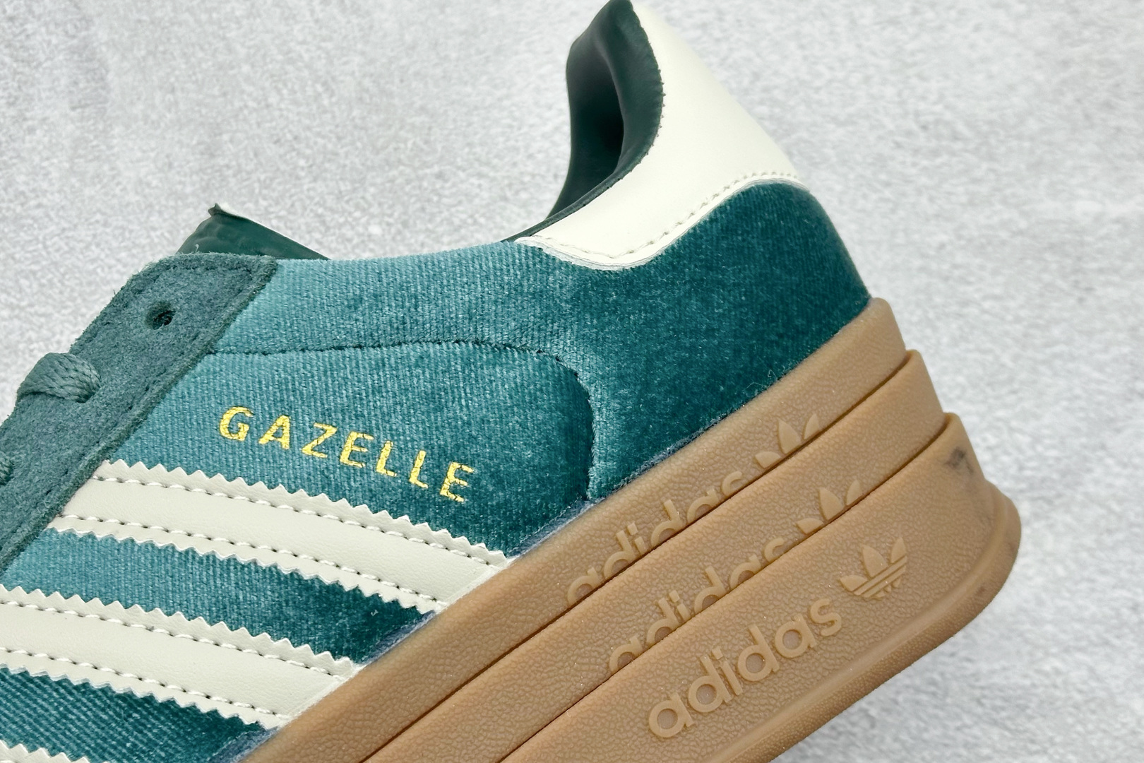 FX版Adidas Originals Gazelle Bold 三叶草厚底休闲防滑耐磨低帮板鞋 IG4391 FX版Adidas Originals Gazelle Bold 三叶草厚底休闲防滑耐磨低帮板鞋 IG4391