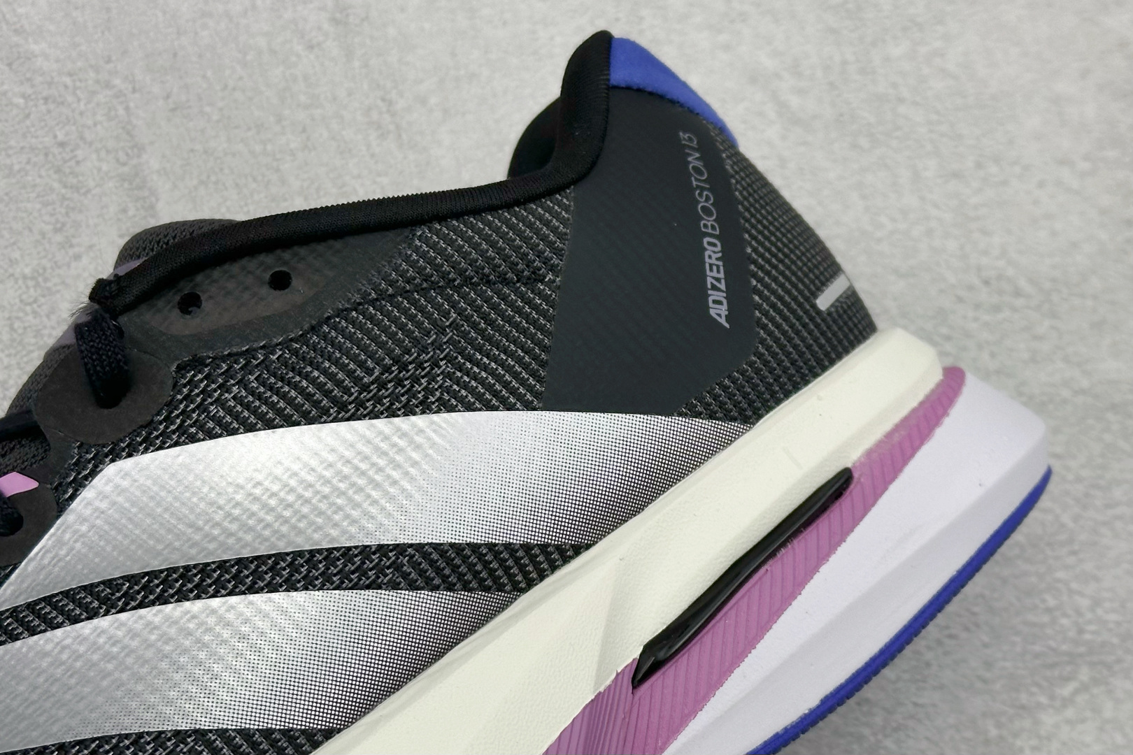 RS版Adidas ADIZERO BOSTON 13 泡棉搭配碳纤维板 缓震透气跑步鞋 专为中长跑而设