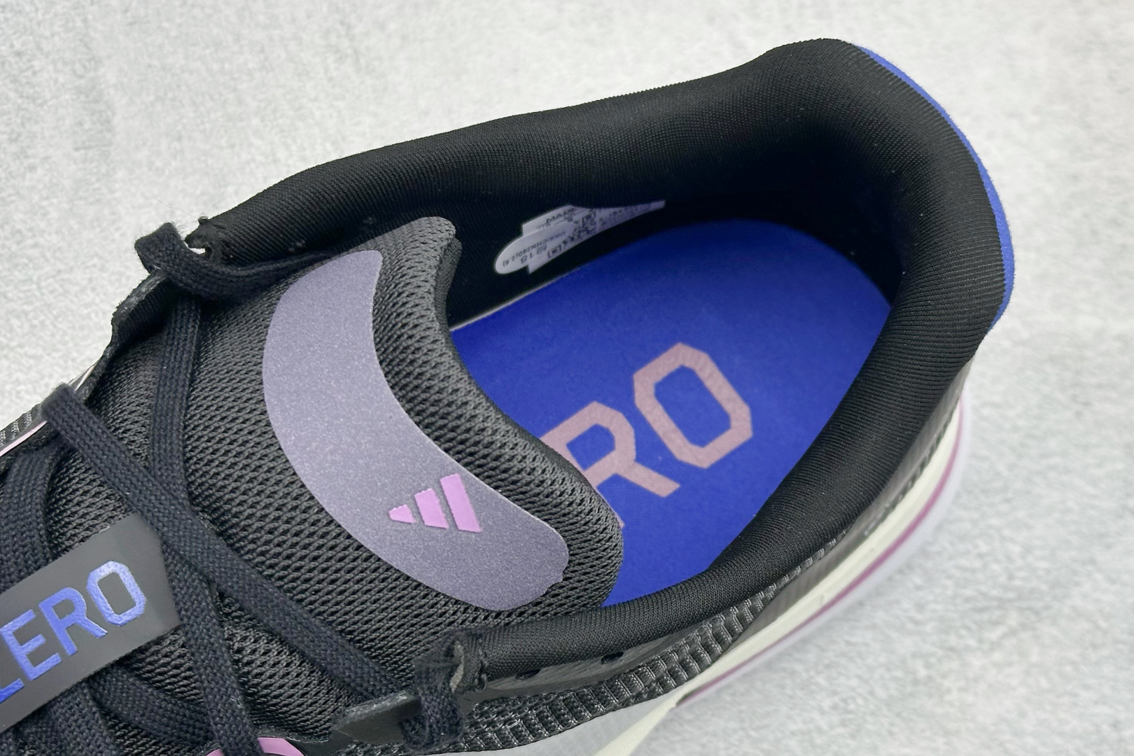 RS版Adidas ADIZERO BOSTON 13 泡棉搭配碳纤维板 缓震透气跑步鞋 专为中长跑而设