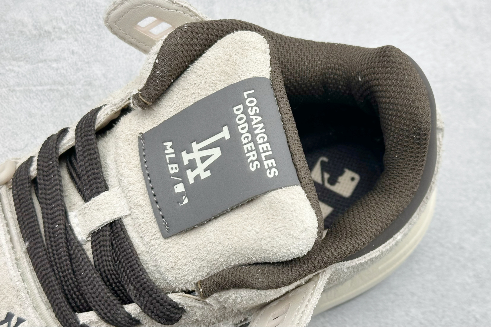 MLB Chunky Liner Mid Hairy 纽约洋基队 增高厚底休闲跑鞋 3ASXH015N MLB Chunky Liner Mid Hairy 纽约洋基队 增高厚底休闲跑鞋 3ASXH015N