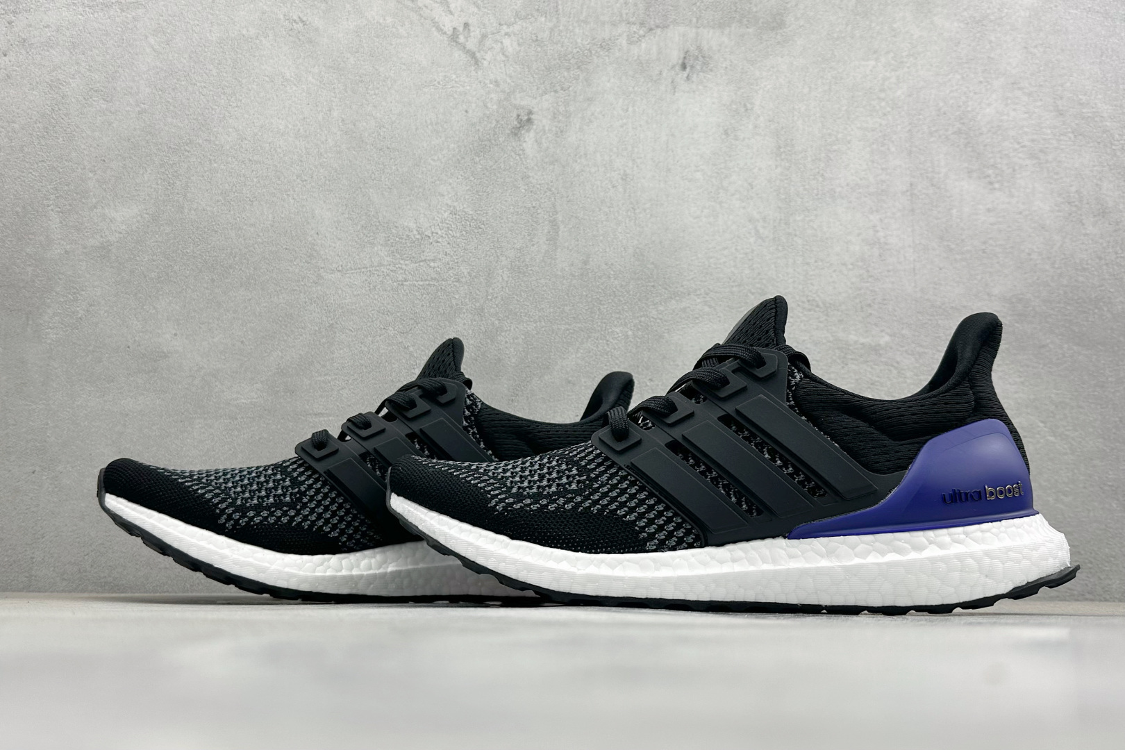RS版Adidas Ultraboost 阿迪达斯 耐磨缓震休闲运动跑鞋 采用网材搭配反光皮革鞋面 配上