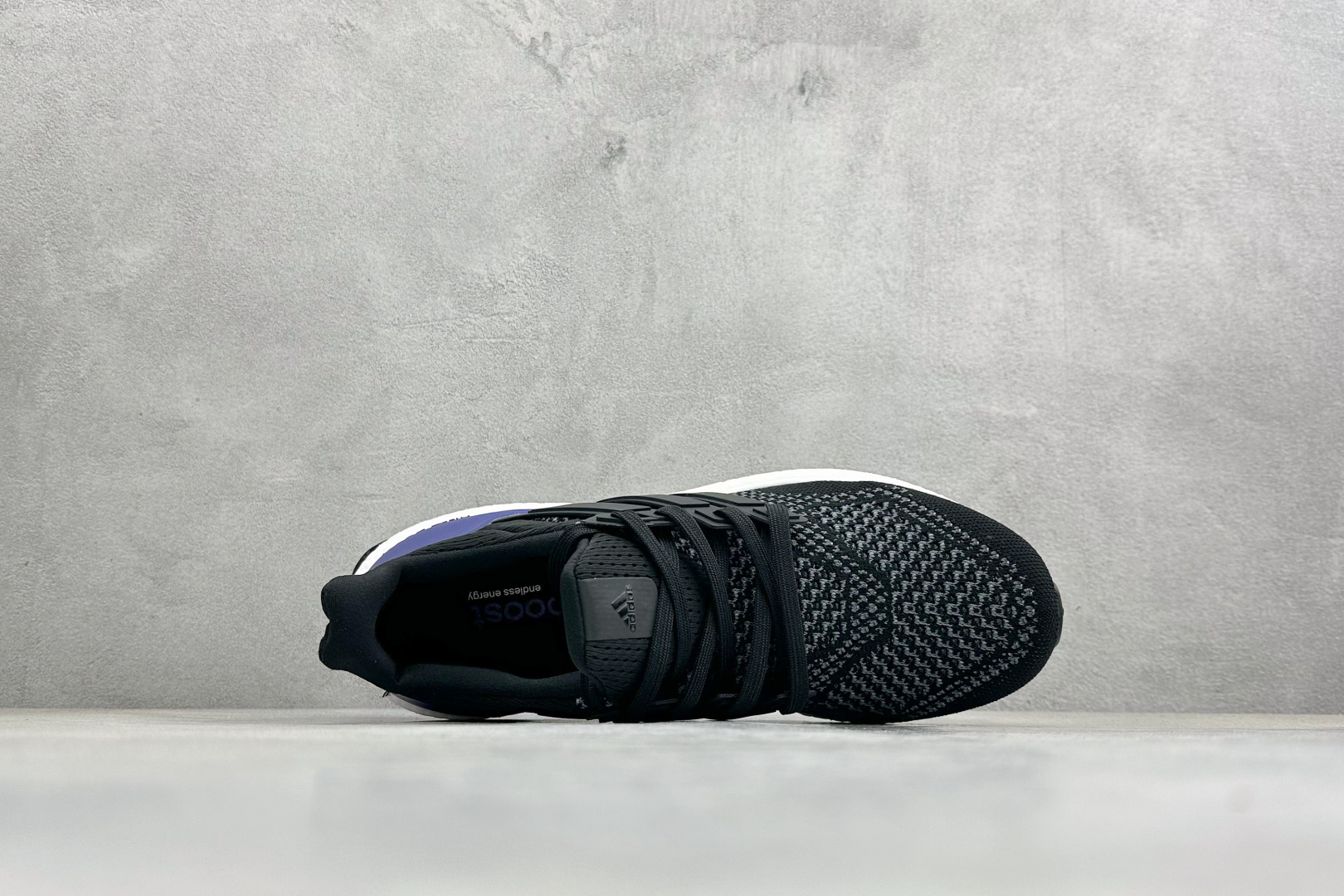 RS版Adidas Ultraboost 阿迪达斯 耐磨缓震休闲运动跑鞋 采用网材搭配反光皮革鞋面 配上