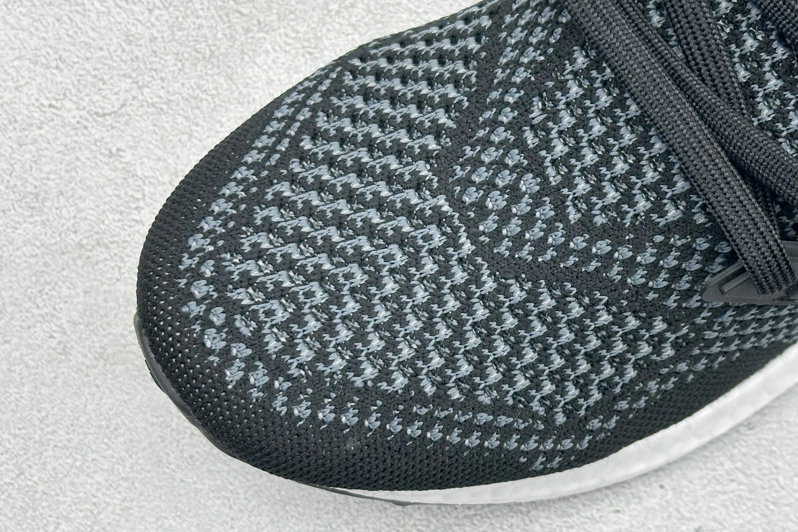 RS版Adidas Ultraboost 阿迪达斯 耐磨缓震休闲运动跑鞋 采用网材搭配反光皮革鞋面 配上