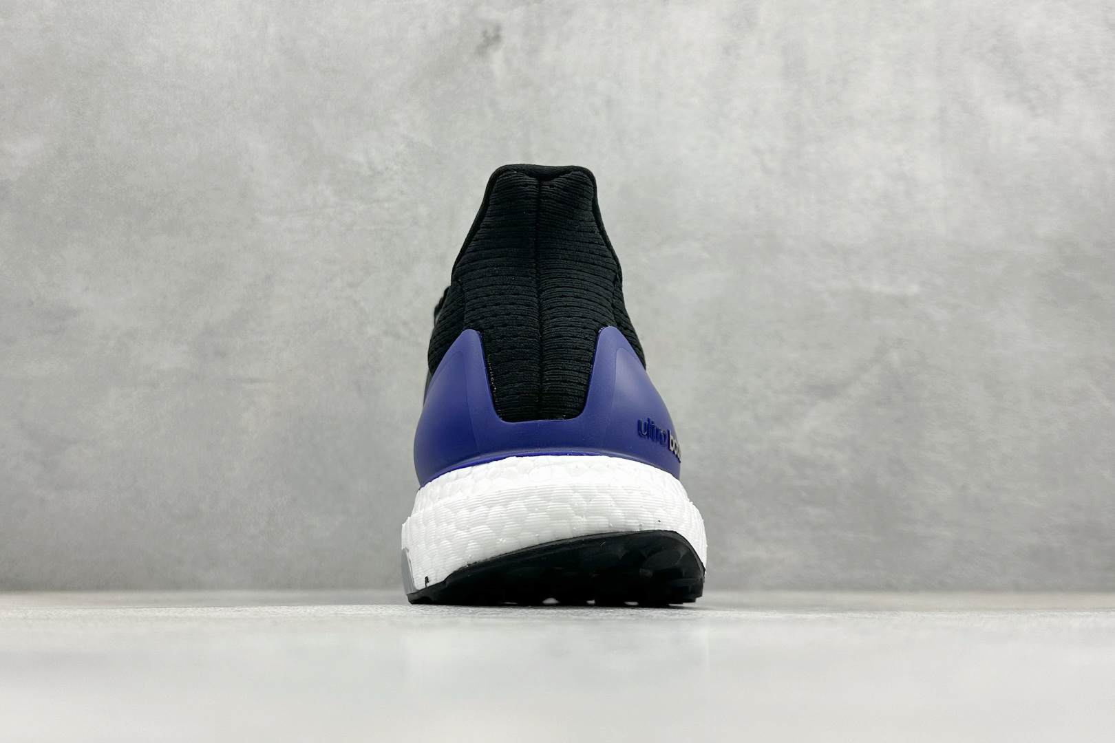 RS版Adidas Ultraboost 阿迪达斯 耐磨缓震休闲运动跑鞋 采用网材搭配反光皮革鞋面 配上