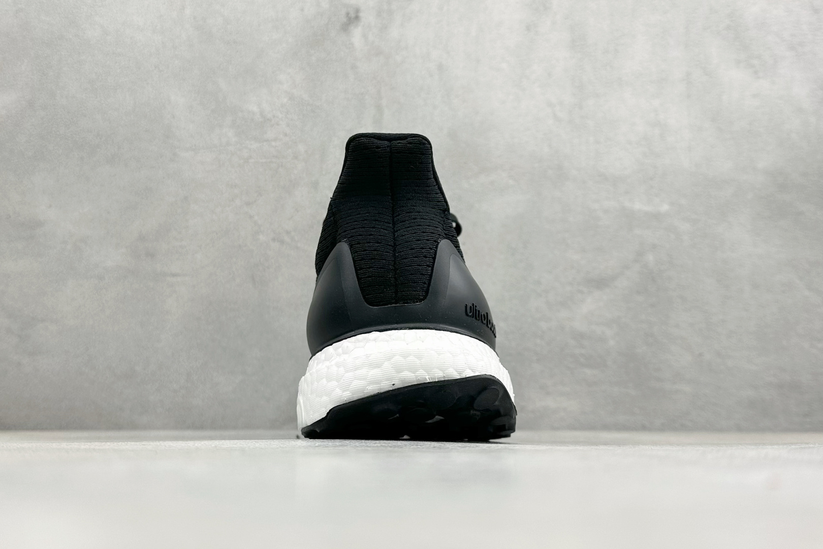 RS版Adidas Ultraboost 阿迪达斯 耐磨缓震休闲运动跑鞋 采用网材搭配反光皮革鞋面 配上