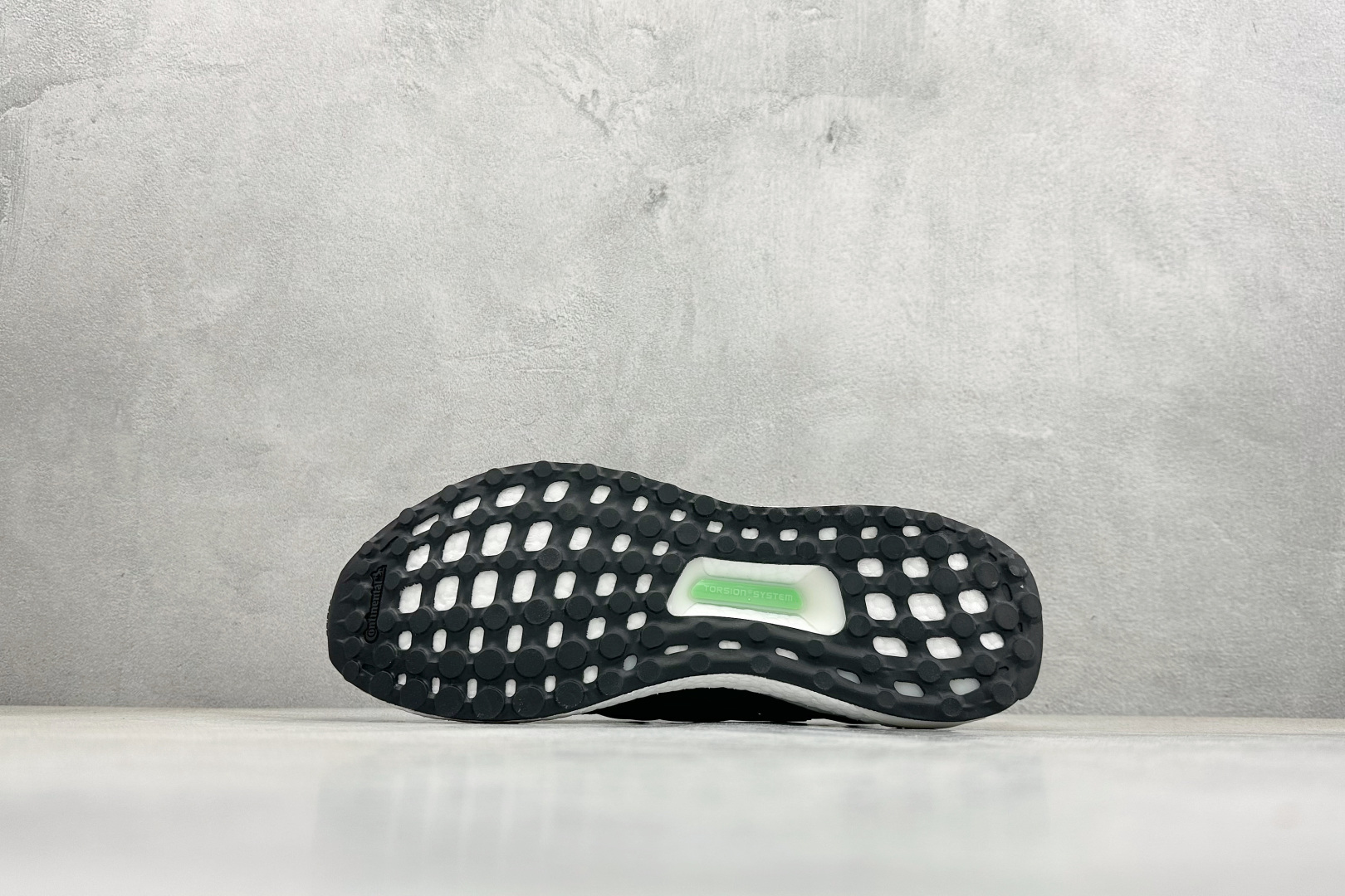 RS版Adidas Ultraboost 阿迪达斯 耐磨缓震休闲运动跑鞋 采用网材搭配反光皮革鞋面 配上