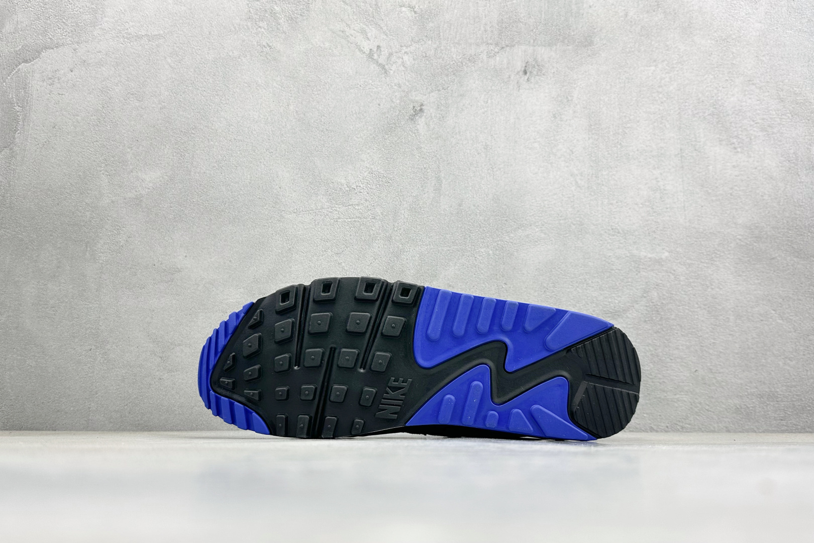 NIke Air 90小气垫运动鞋 融合经典设计线条和丰富材质 DM0029-112 NIke Air 90小气垫运动鞋 融合经典设计线条和丰富材质 DM0029-112