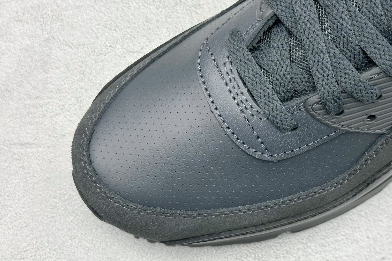 NIke Air 90小气垫运动鞋 融合经典设计线条和丰富材质 IF0670-002 NIke Air 90小气垫运动鞋 融合经典设计线条和丰富材质 IF0670-002