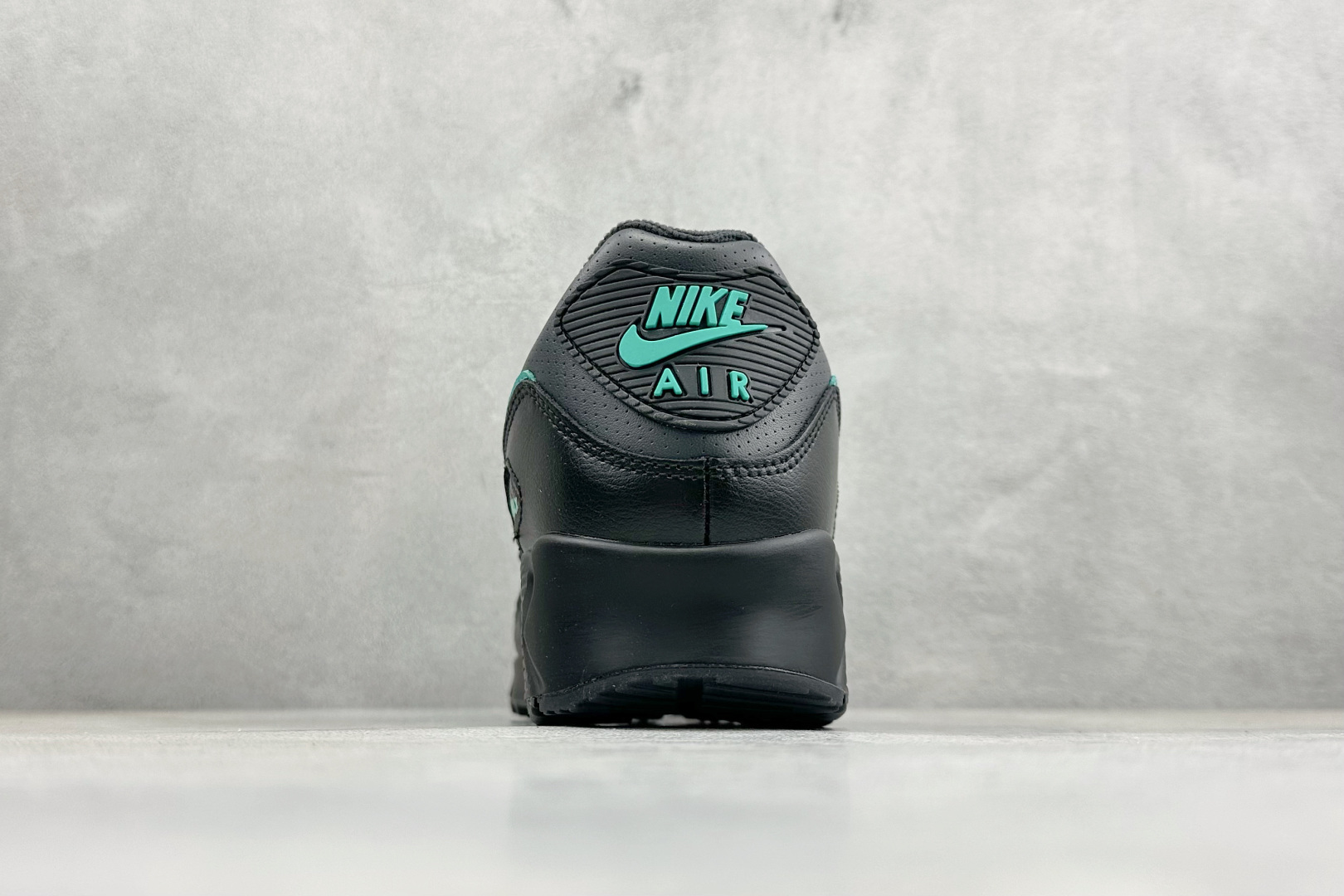 NIke Air 90小气垫运动鞋 融合经典设计线条和丰富材质 IF0670-002 NIke Air 90小气垫运动鞋 融合经典设计线条和丰富材质 IF0670-002