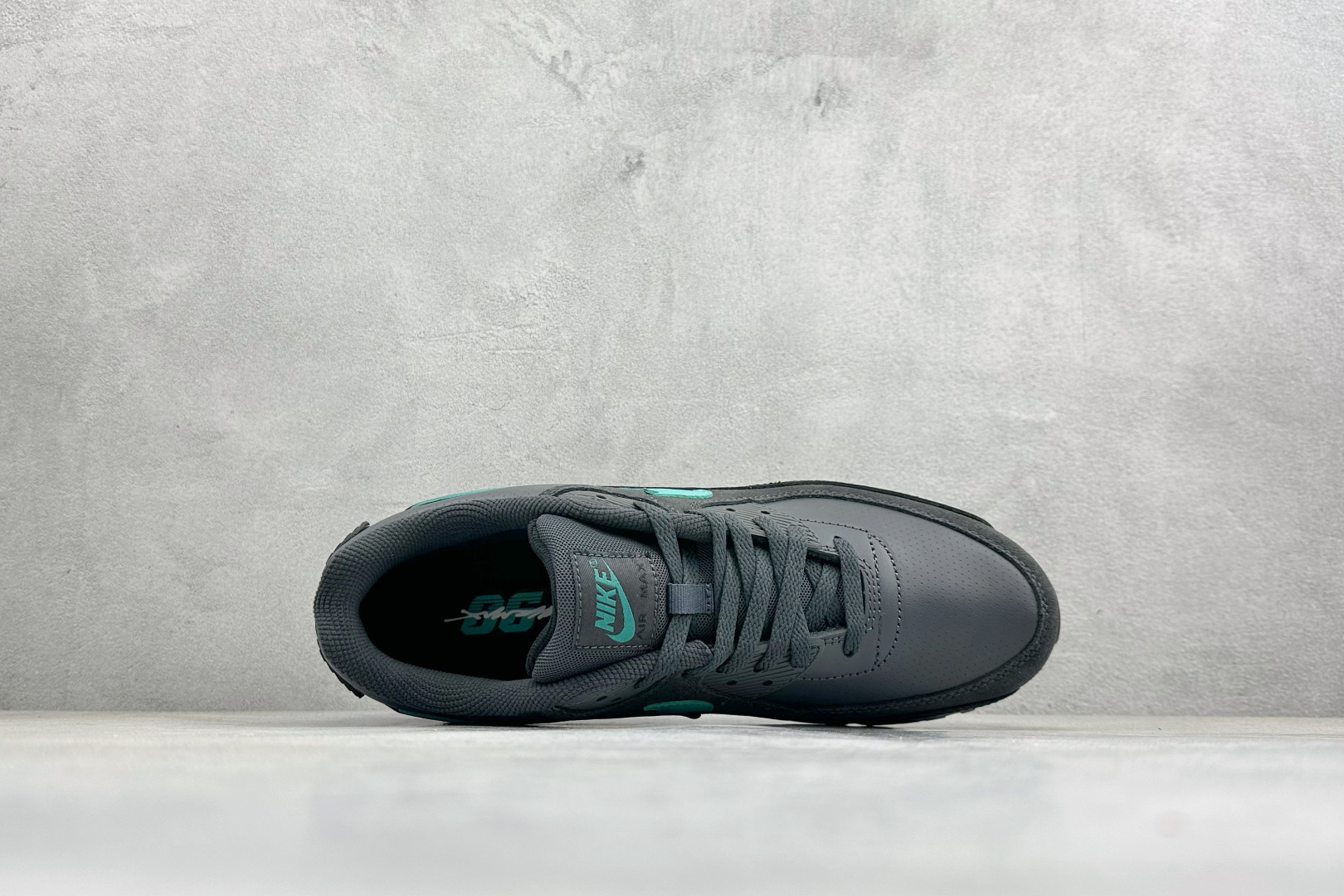 NIke Air 90小气垫运动鞋 融合经典设计线条和丰富材质 IF0670-002 NIke Air 90小气垫运动鞋 融合经典设计线条和丰富材质 IF0670-002