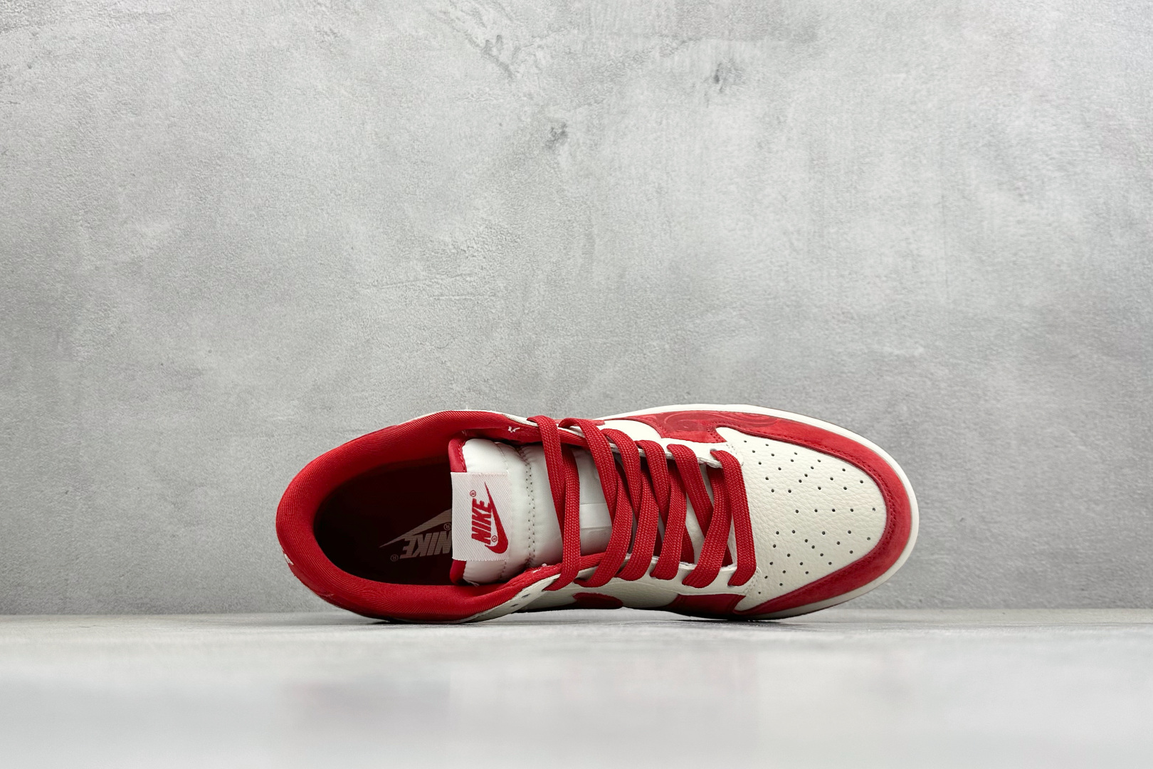 Nike SB Dunk Low“ 马年限定------白红金祥云” SD8888-008 Nike SB Dunk Low“ 马年限定------白红金祥云” SD8888-008