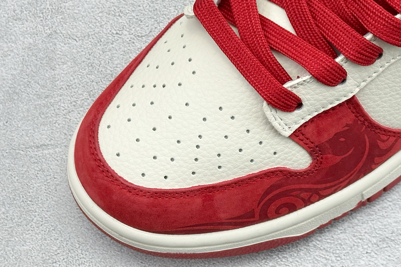 Nike SB Dunk Low“ 马年限定------白红金祥云” SD8888-008 Nike SB Dunk Low“ 马年限定------白红金祥云” SD8888-008