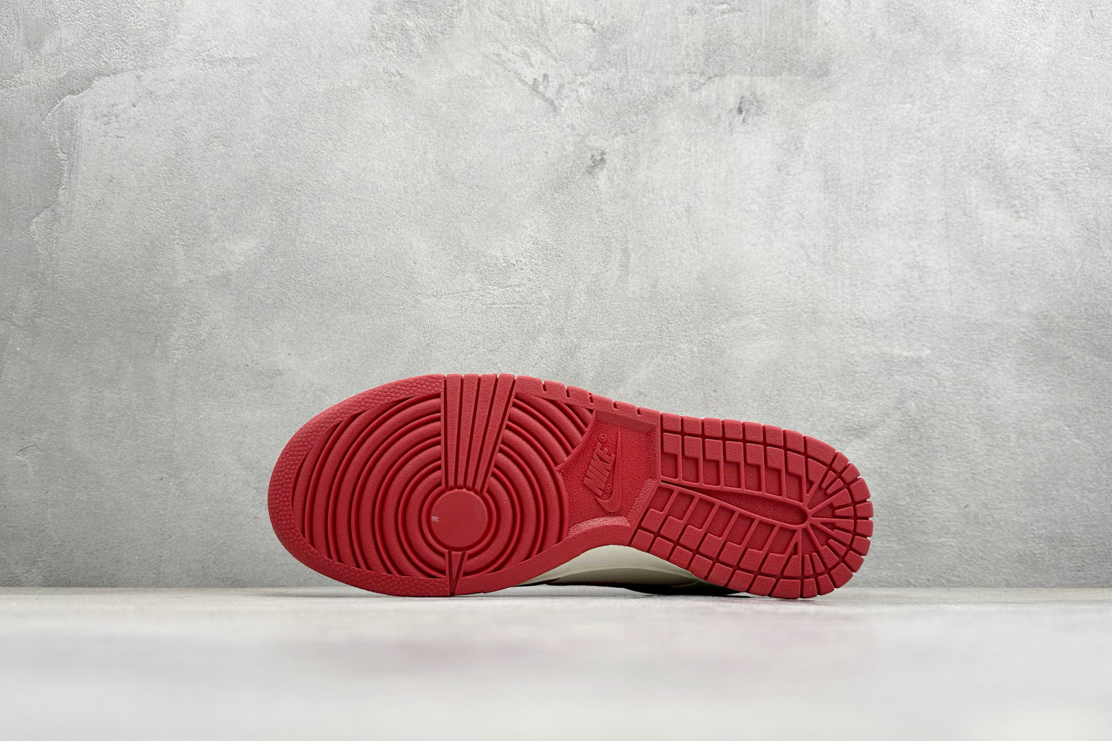 Nike SB Dunk Low“ 马年限定------白红金祥云” SD8888-008 Nike SB Dunk Low“ 马年限定------白红金祥云” SD8888-008
