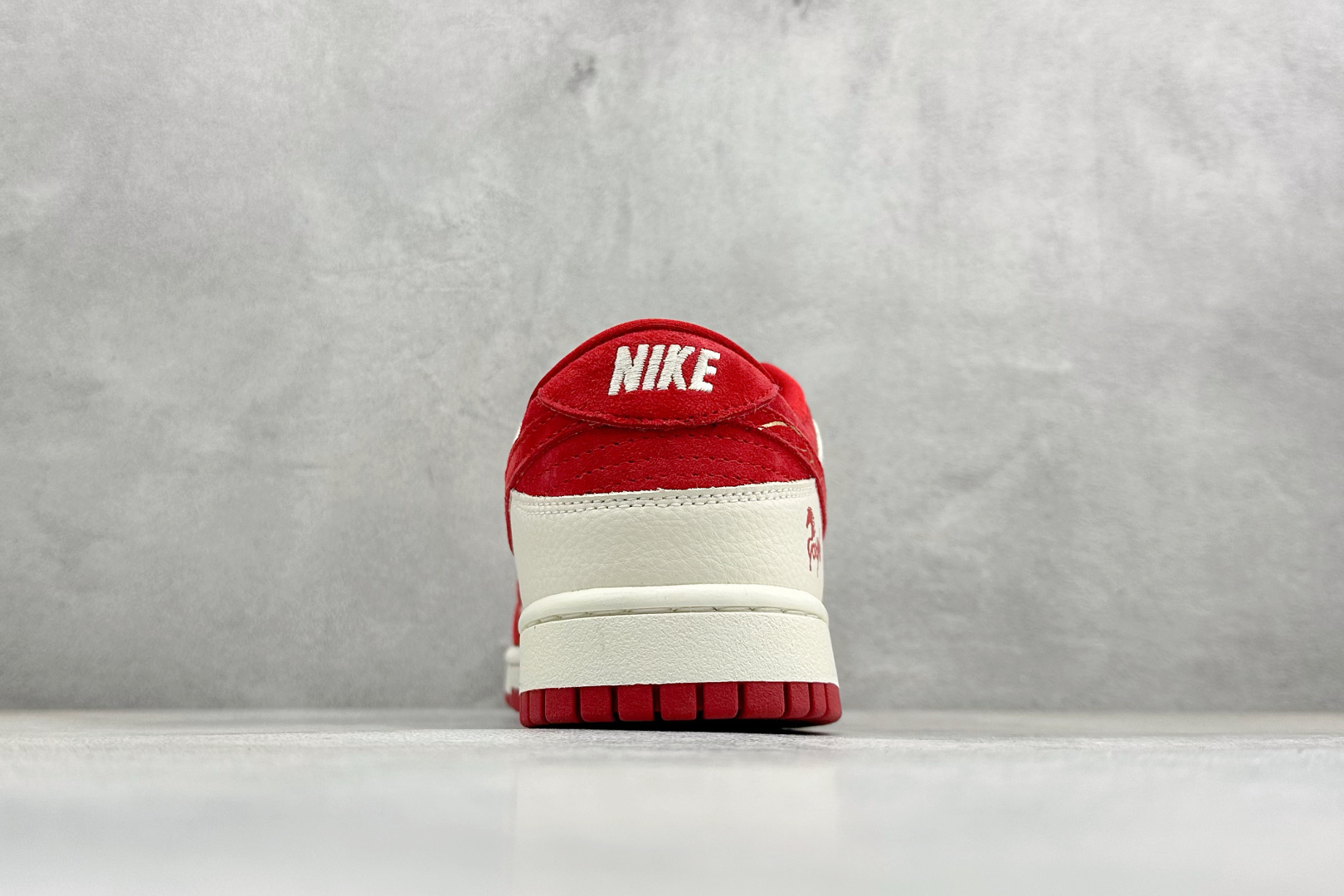 Nike SB Dunk Low“ 马年限定------白红金祥云” SD8888-008 Nike SB Dunk Low“ 马年限定------白红金祥云” SD8888-008
