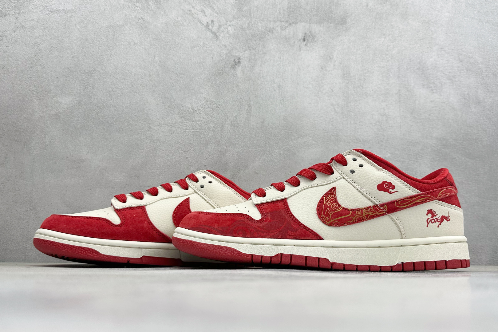 Nike SB Dunk Low“ 马年限定------白红金祥云” SD8888-008 Nike SB Dunk Low“ 马年限定------白红金祥云” SD8888-008