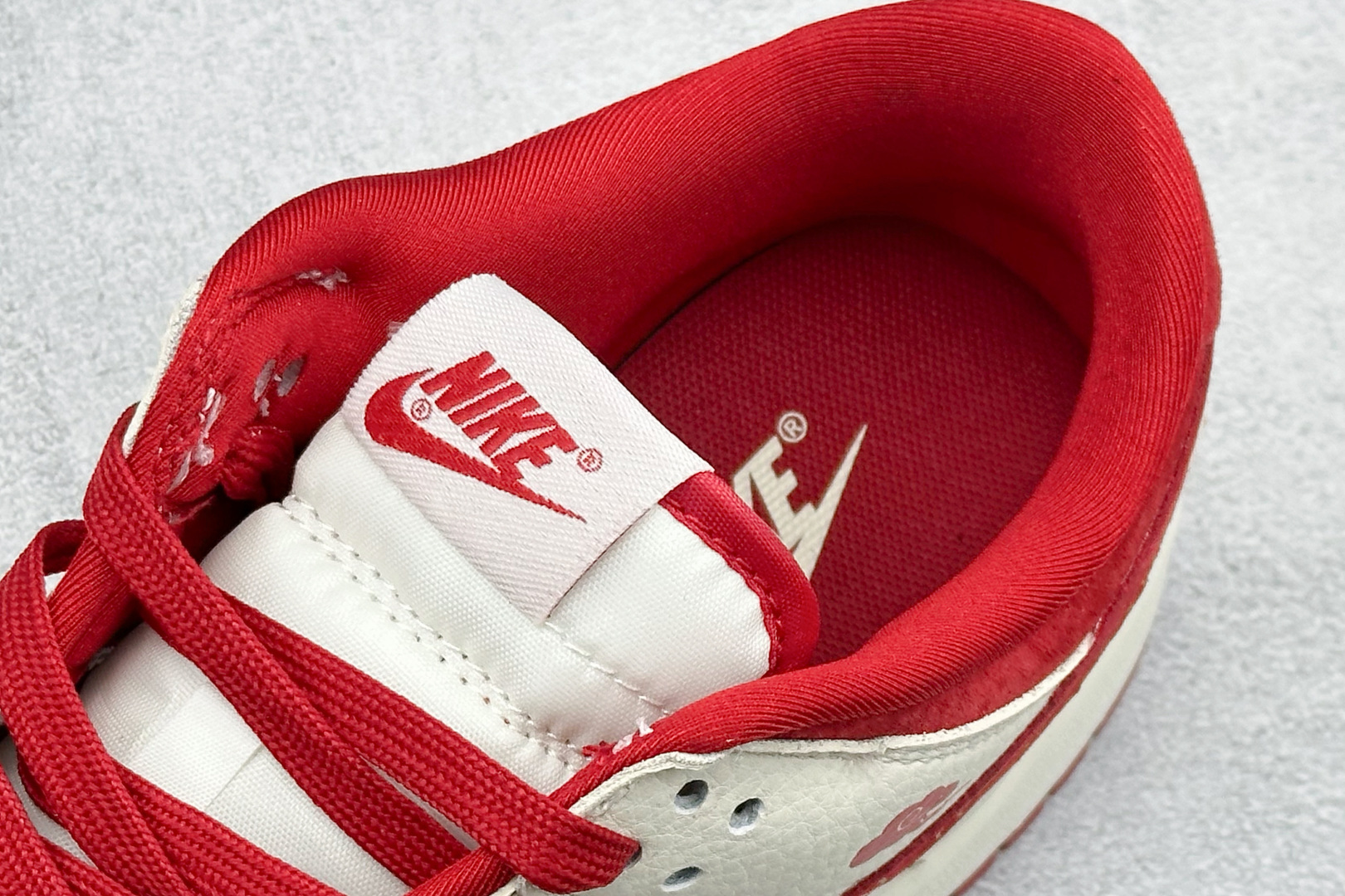 Nike SB Dunk Low“ 马年限定------白红金祥云” SD8888-008 Nike SB Dunk Low“ 马年限定------白红金祥云” SD8888-008