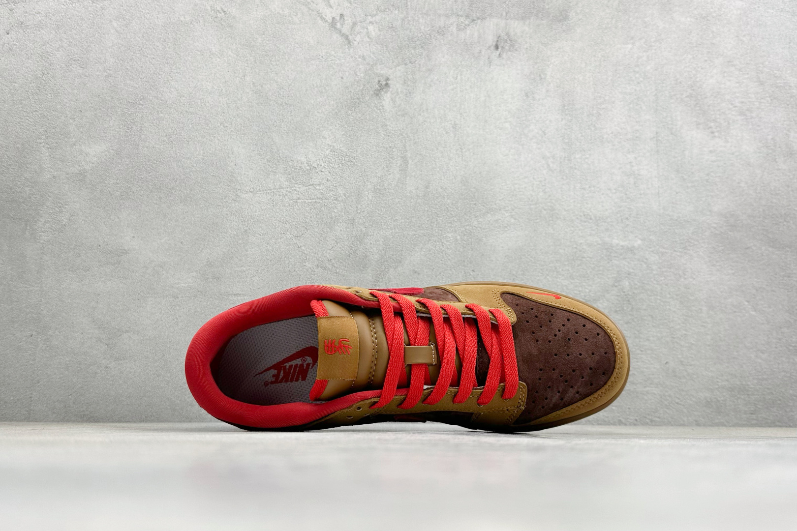 Nike SB Dunk Low ”马年限定款“——黄棕红” 高端定制 低帮休闲板鞋 YF9511-926 Nike SB Dunk Low ”马年限定款“——黄棕红” 高端定制 低帮休闲板鞋 YF9511-926