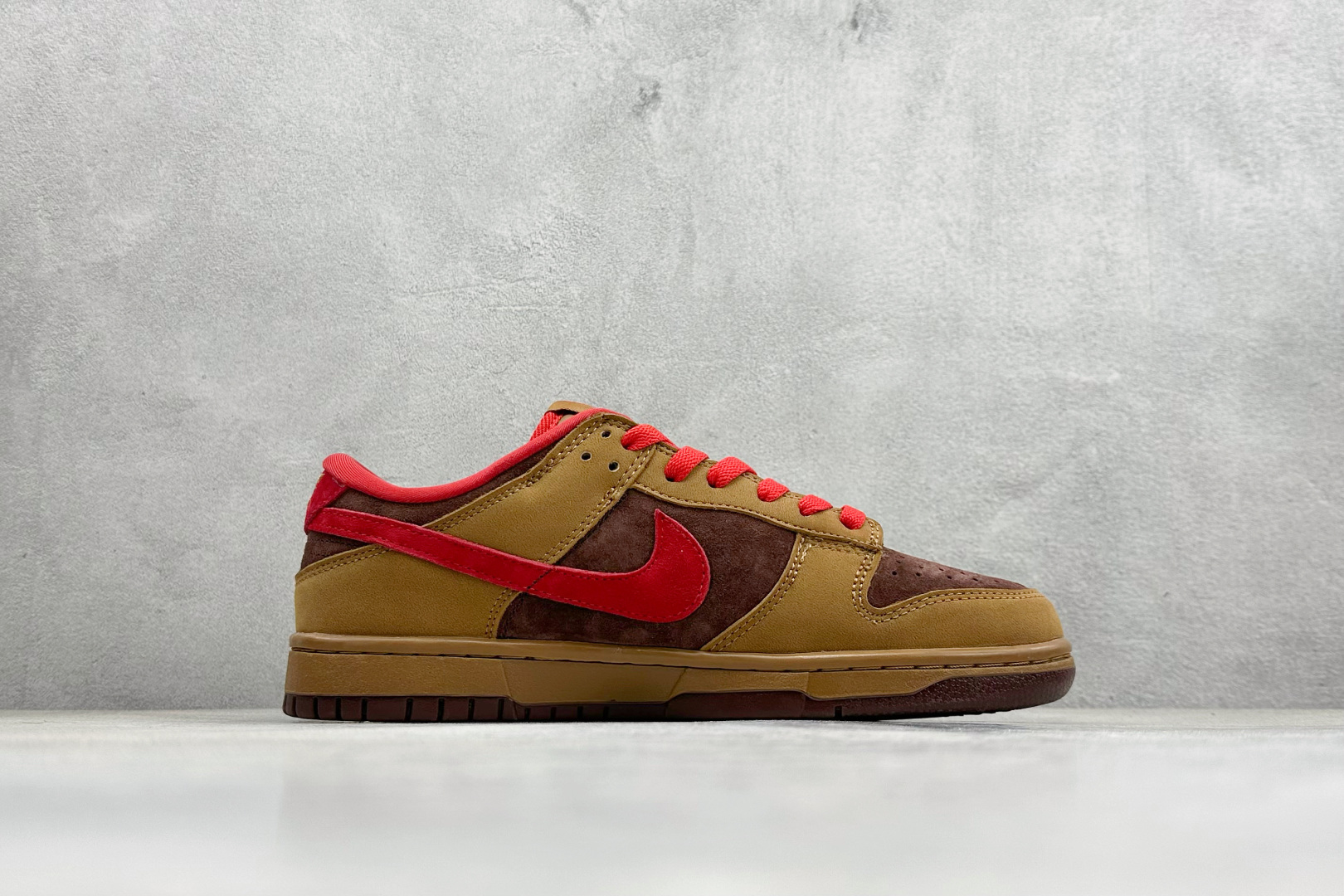 Nike SB Dunk Low ”马年限定款“——黄棕红” 高端定制 低帮休闲板鞋 YF9511-926 Nike SB Dunk Low ”马年限定款“——黄棕红” 高端定制 低帮休闲板鞋 YF9511-926