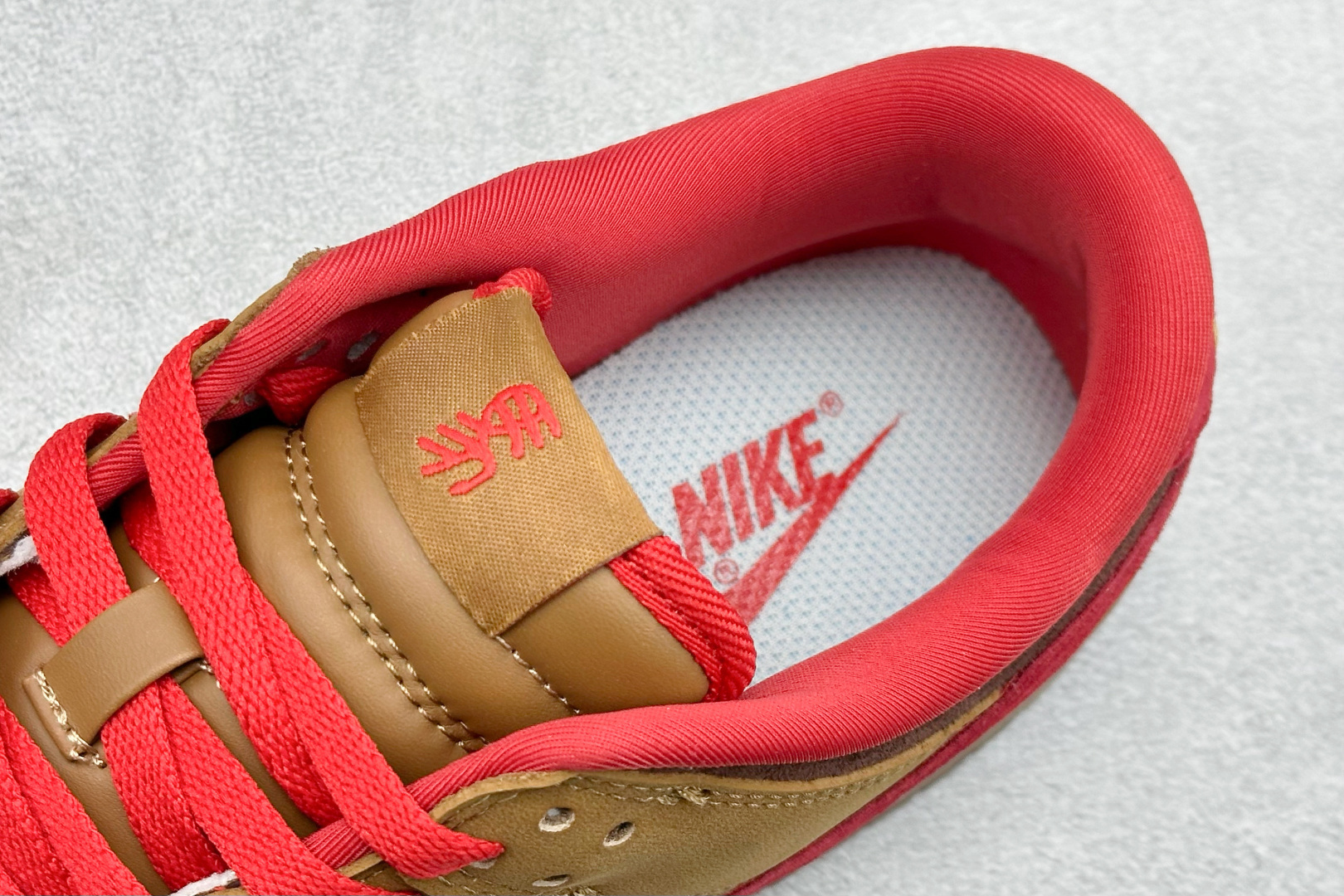 Nike SB Dunk Low ”马年限定款“——黄棕红” 高端定制 低帮休闲板鞋 YF9511-926 Nike SB Dunk Low ”马年限定款“——黄棕红” 高端定制 低帮休闲板鞋 YF9511-926