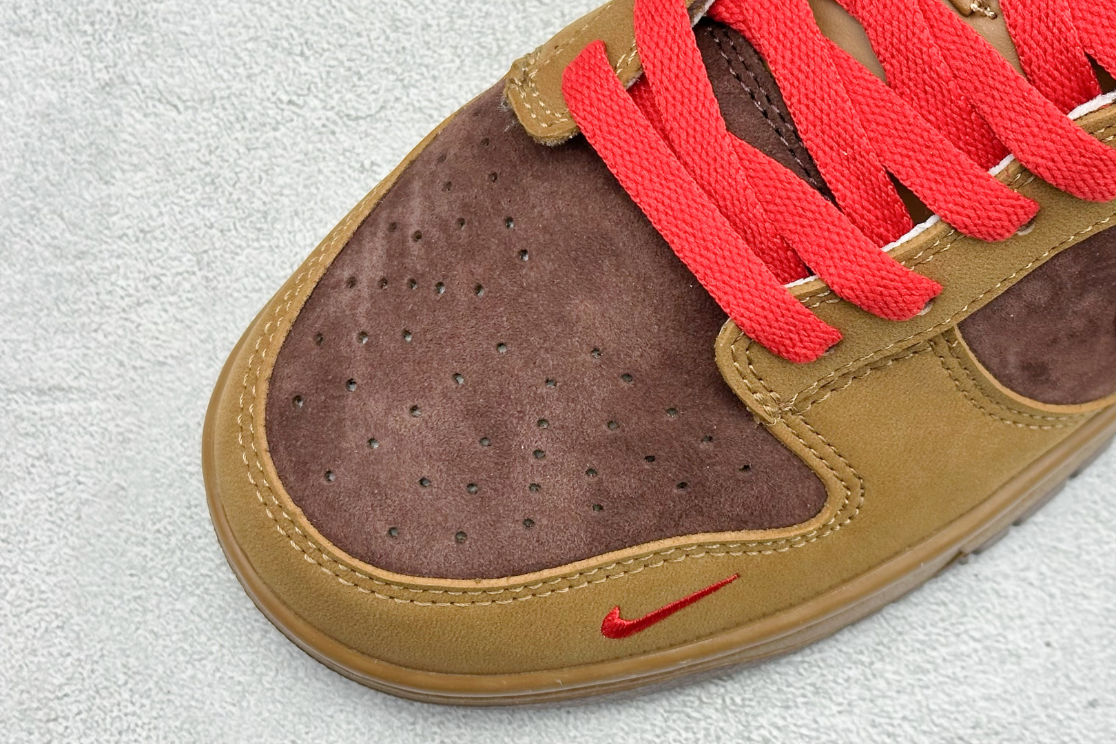 Nike SB Dunk Low ”马年限定款“——黄棕红” 高端定制 低帮休闲板鞋 YF9511-926 Nike SB Dunk Low ”马年限定款“——黄棕红” 高端定制 低帮休闲板鞋 YF9511-926