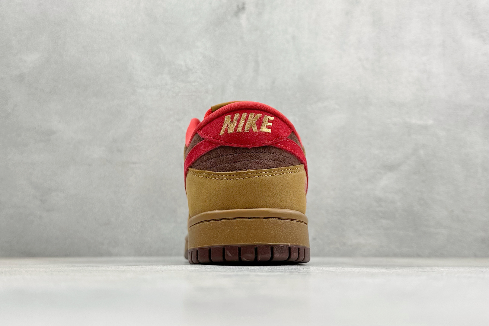 Nike SB Dunk Low ”马年限定款“——黄棕红” 高端定制 低帮休闲板鞋 YF9511-926 Nike SB Dunk Low ”马年限定款“——黄棕红” 高端定制 低帮休闲板鞋 YF9511-926