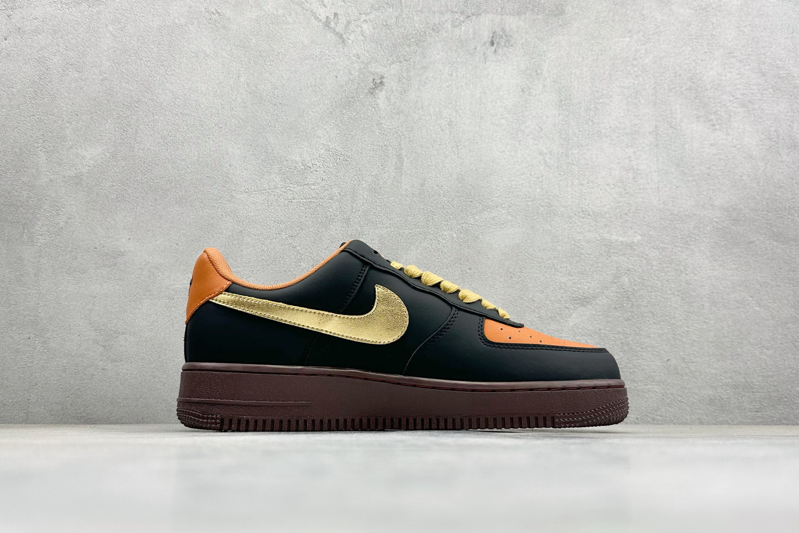 SC版NIke Air Force 1 '07 Low “马年限定--玄黑赤金” 空军一号低帮 FV3694-101 SC版NIke Air Force 1 '07 Low “马年限定--玄黑赤金” 空军一号低帮 FV3694-101