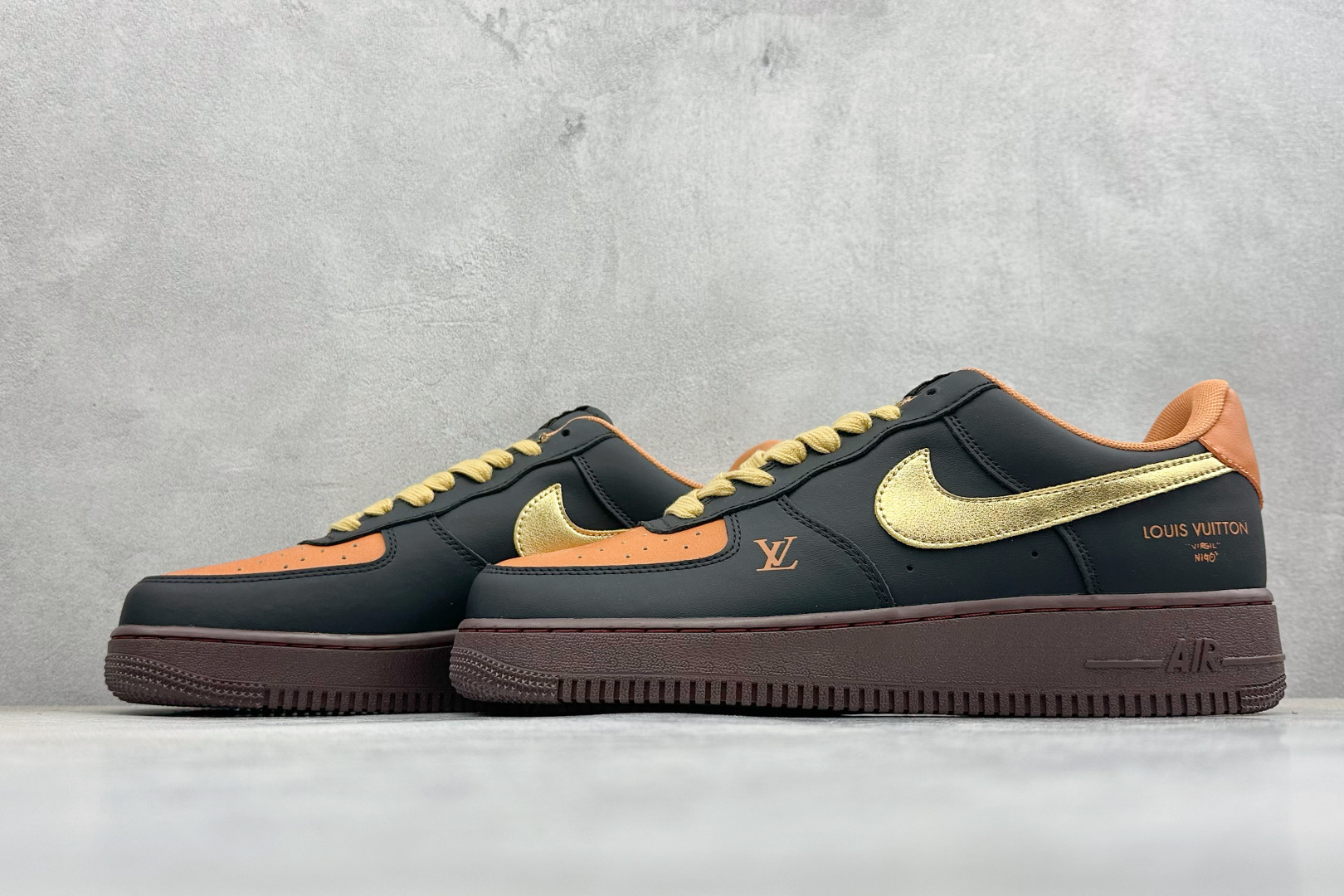 SC版NIke Air Force 1 '07 Low “马年限定--玄黑赤金” 空军一号低帮 FV3694-101 SC版NIke Air Force 1 '07 Low “马年限定--玄黑赤金” 空军一号低帮 FV3694-101