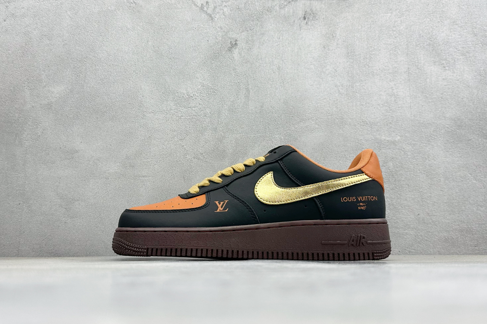 SC版NIke Air Force 1 ’07 Low “马年限定–玄黑赤金” 空军一号低帮 FV3694-101 SC版NIke Air Force 1 ’07 Low “马年限定–玄黑赤金” 空军一号低帮 FV3694-101