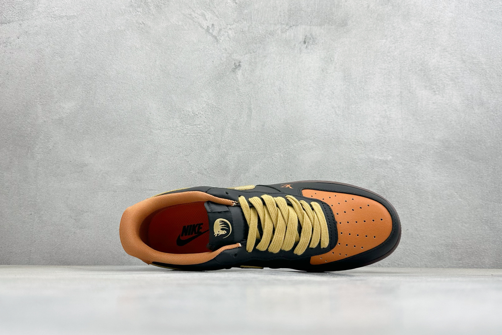 SC版NIke Air Force 1 '07 Low “马年限定--玄黑赤金” 空军一号低帮 FV3694-101 SC版NIke Air Force 1 '07 Low “马年限定--玄黑赤金” 空军一号低帮 FV3694-101