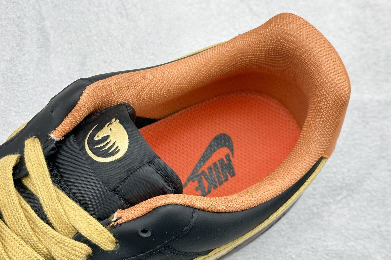 SC版NIke Air Force 1 '07 Low “马年限定--玄黑赤金” 空军一号低帮 FV3694-101 SC版NIke Air Force 1 '07 Low “马年限定--玄黑赤金” 空军一号低帮 FV3694-101