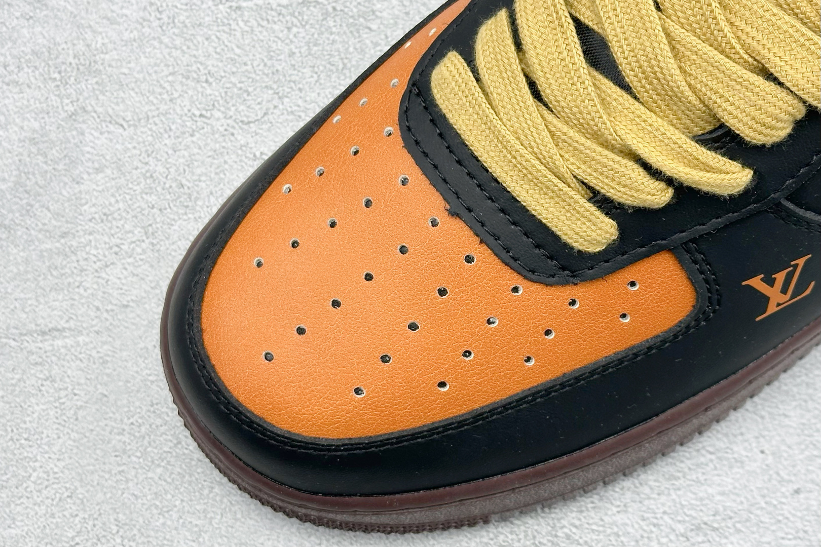 SC版NIke Air Force 1 '07 Low “马年限定--玄黑赤金” 空军一号低帮 FV3694-101 SC版NIke Air Force 1 '07 Low “马年限定--玄黑赤金” 空军一号低帮 FV3694-101