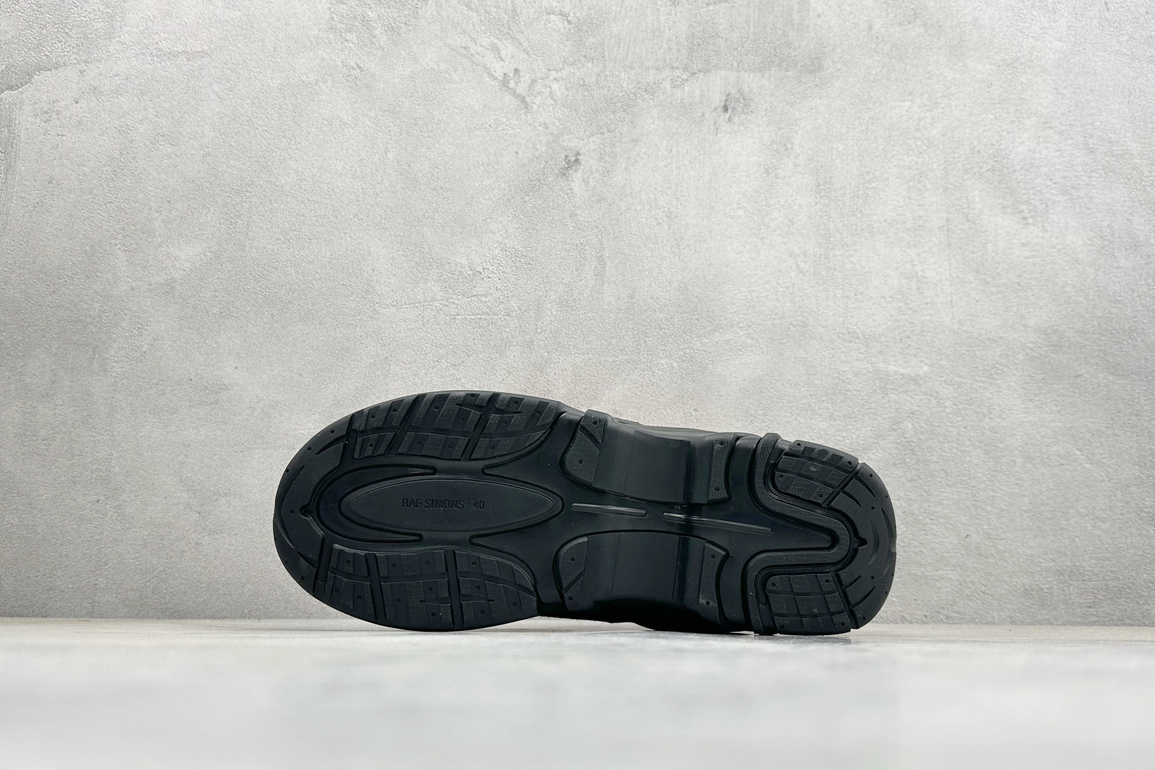 RAF SIMONS Antei 先锋潮流 复古低帮休闲鞋 HR740009L RAF SIMONS Antei 先锋潮流 复古低帮休闲鞋 HR740009L
