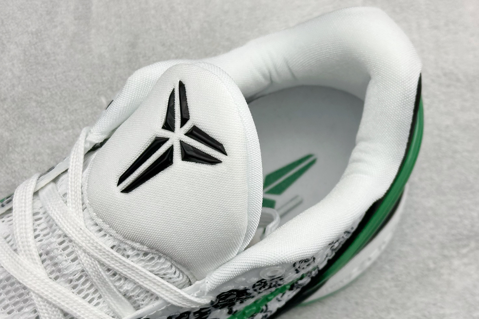 Nike Zoom Kobe VI 马年限定 CNY新年款 耐克 科比6代系列 低帮复刻实战运动低帮文化篮球鞋 CW2190-015 Nike Zoom Kobe VI 马年限定 CNY新年款 耐克 科比6代系列 低帮复刻实战运动低帮文化篮球鞋 CW2190-015