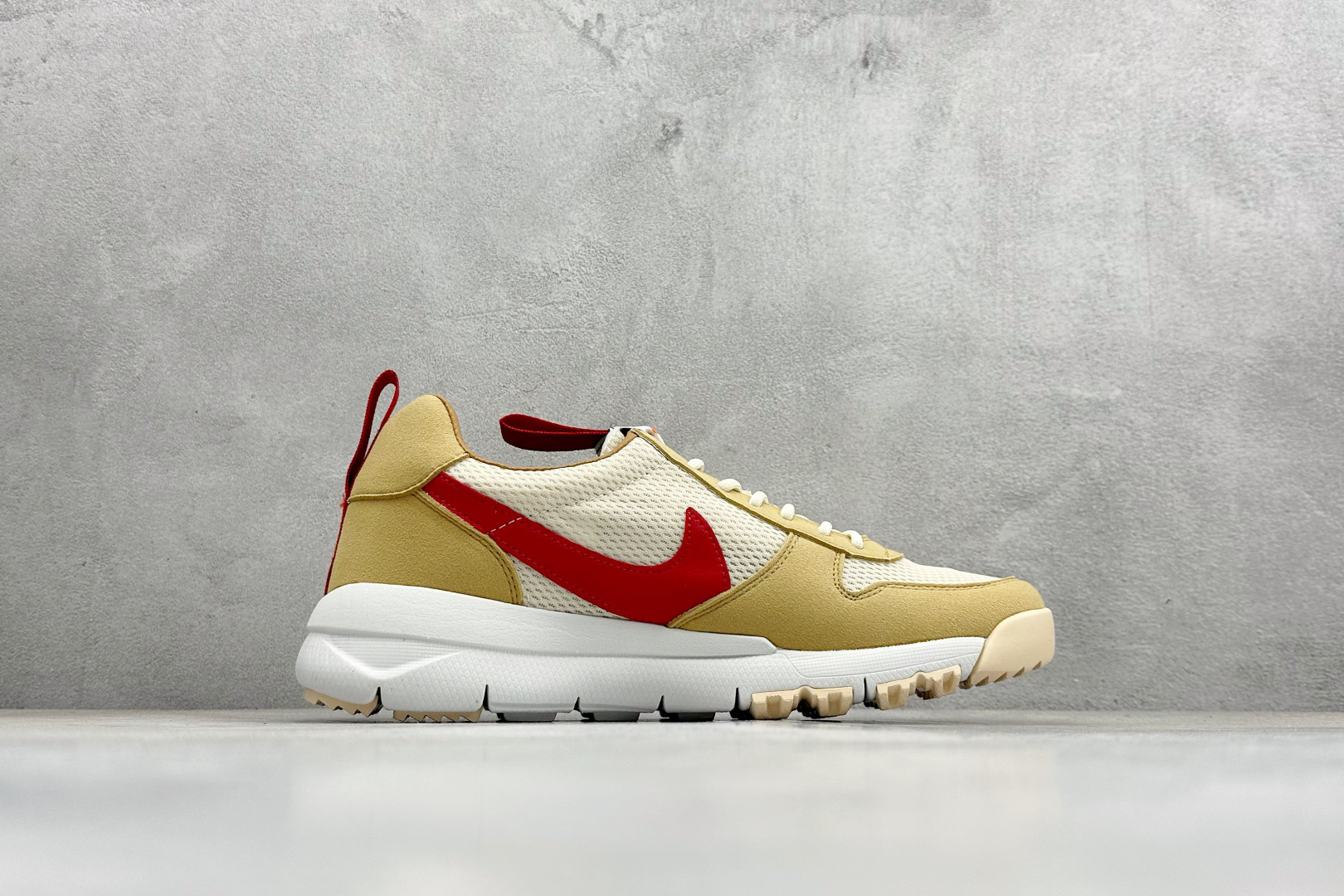 Tom Sachs x NK Craft Mars Yard 2.0 全新新标版本 AA2261-100 Tom Sachs x NK Craft Mars Yard 2.0 全新新标版本 AA2261-100