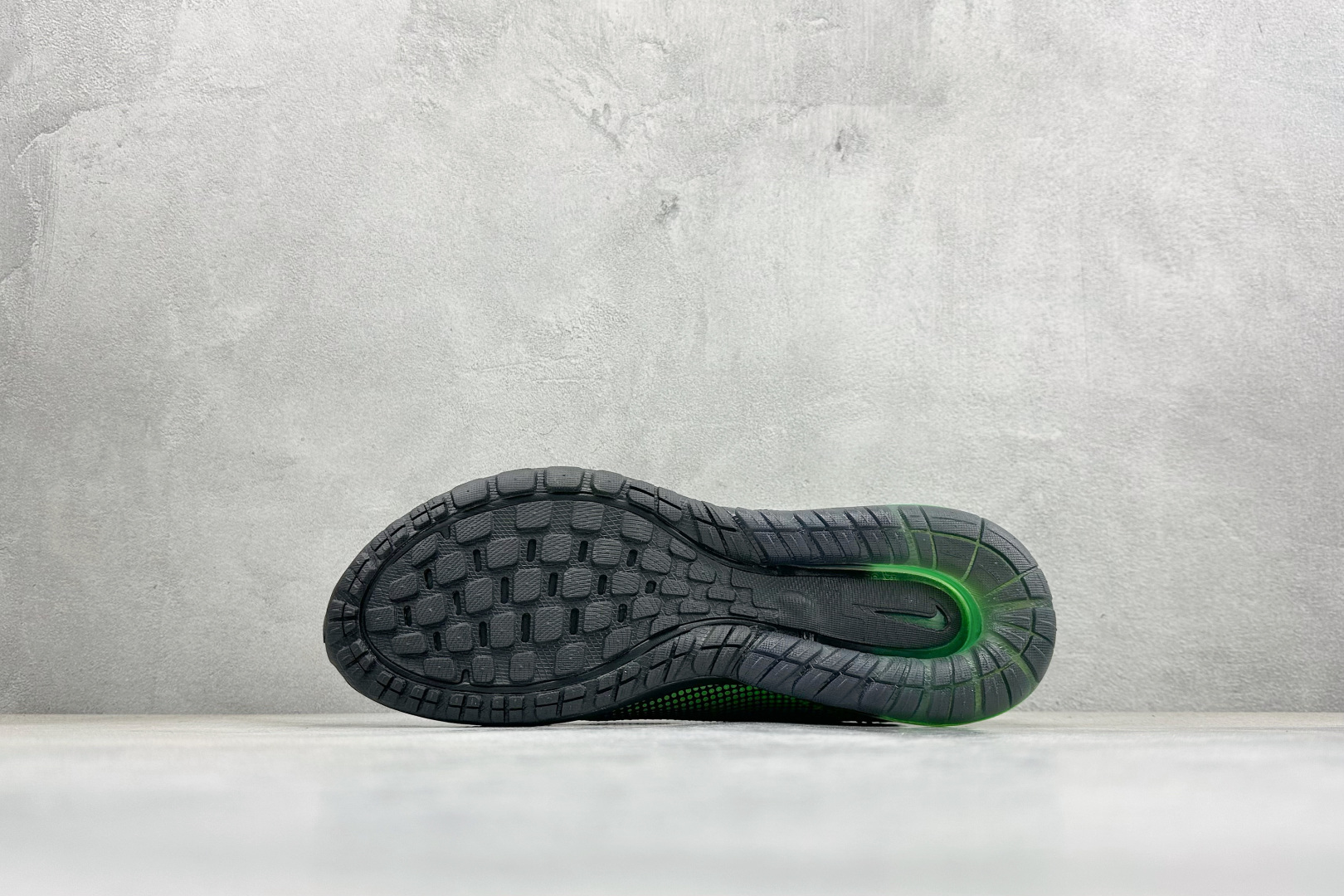 Nike Air Phoenix 复古子弹气垫运动跑步鞋 FZ5307-300