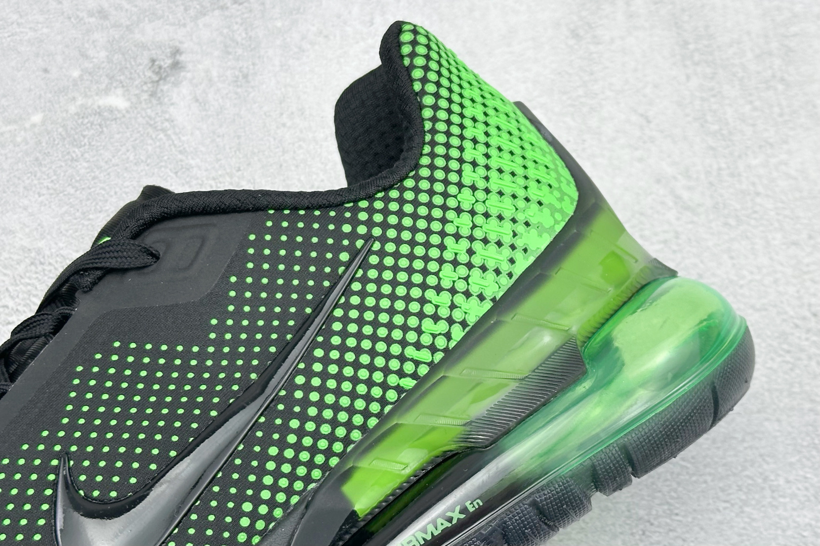Nike Air Phoenix 复古子弹气垫运动跑步鞋 FZ5307-300