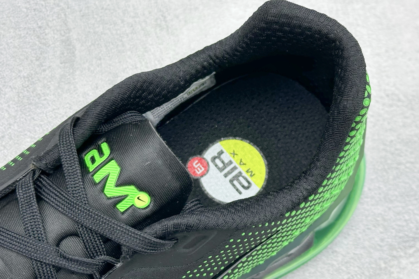 Nike Air Phoenix 复古子弹气垫运动跑步鞋 FZ5307-300