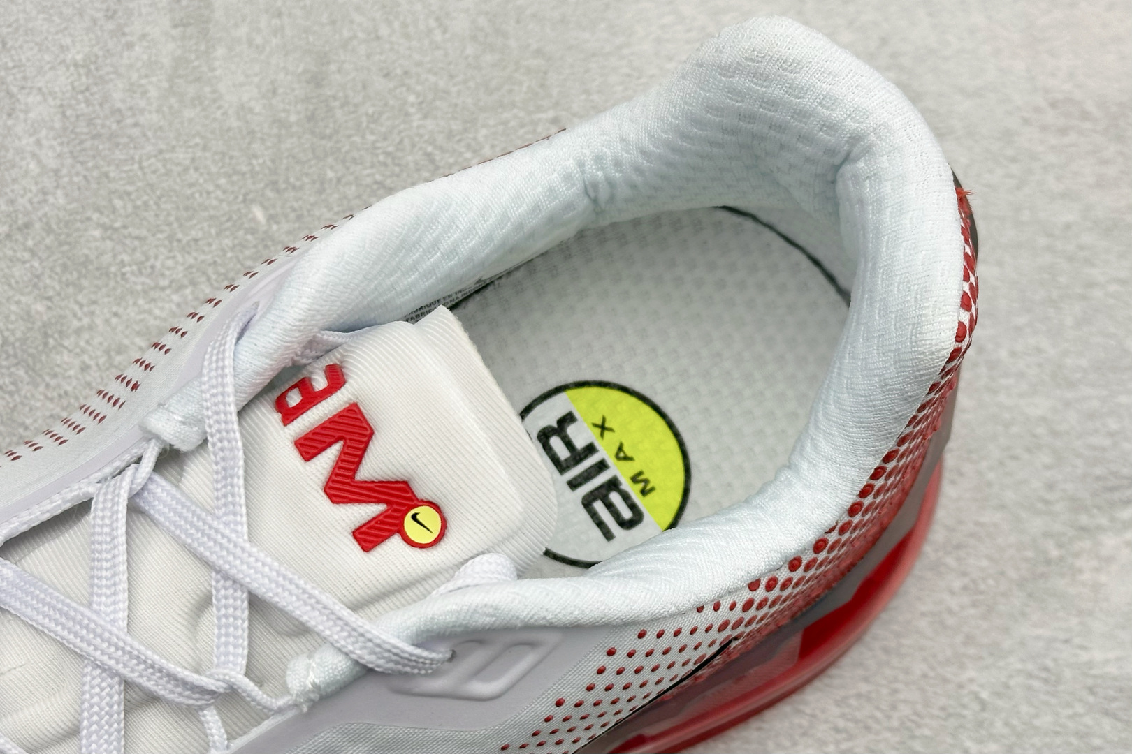 Nike Air Phoenix 复古子弹气垫运动跑步鞋 FZ5307-104