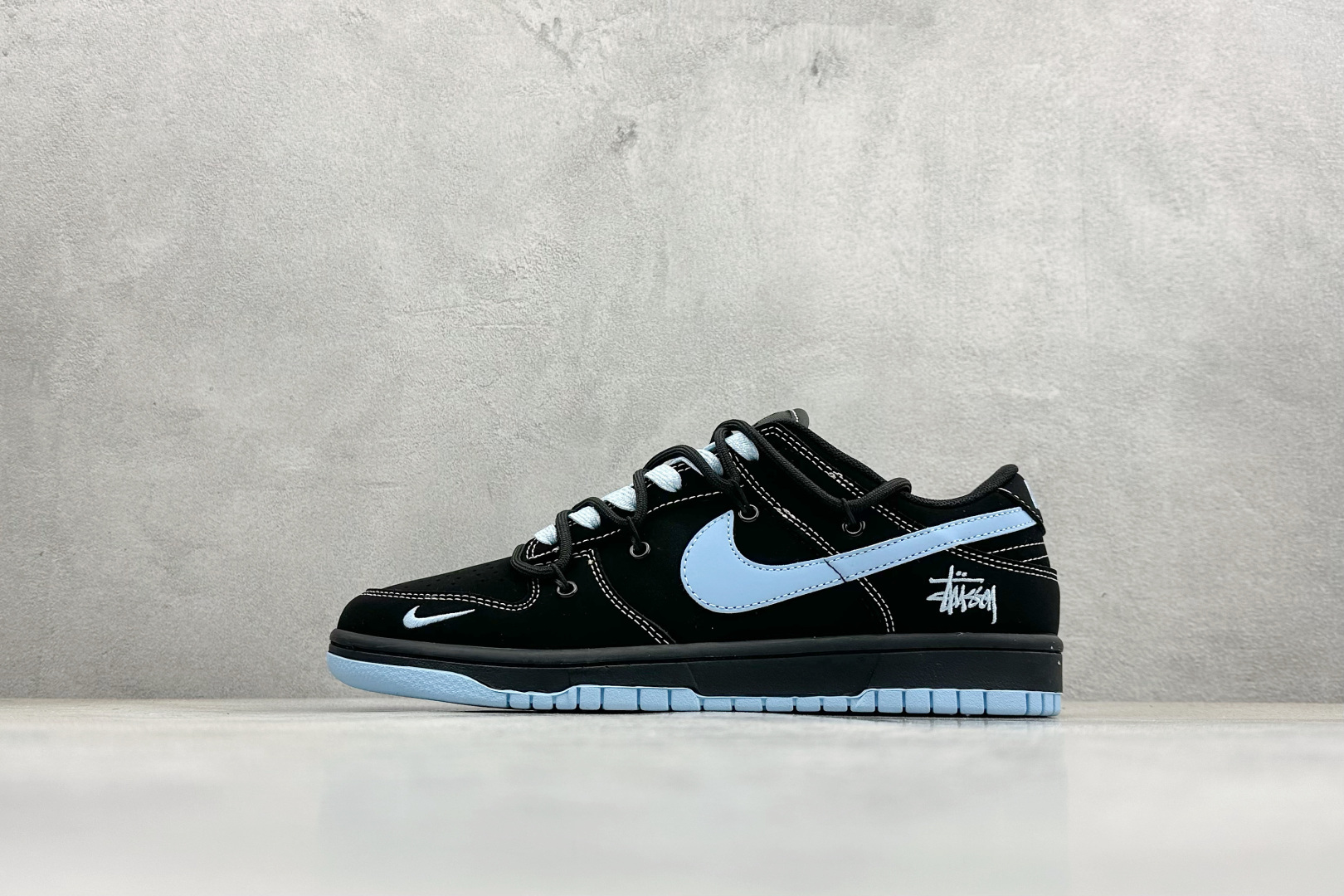 280 街头顶流联名炸场!Nike SB Dunk Low × Stüssy 斯图西联名 JP2026-105-Chinese UA Cheap High Quatity Brand Clothes Bags handbags Sneakers wholesale wholesaler seller from China Factory suppliers Fashion Clothing Shoes best Quality Beautiful Price 280 街头顶流联名炸场!Nike SB Dunk Low × Stüssy 斯图西联名 JP2026-105
