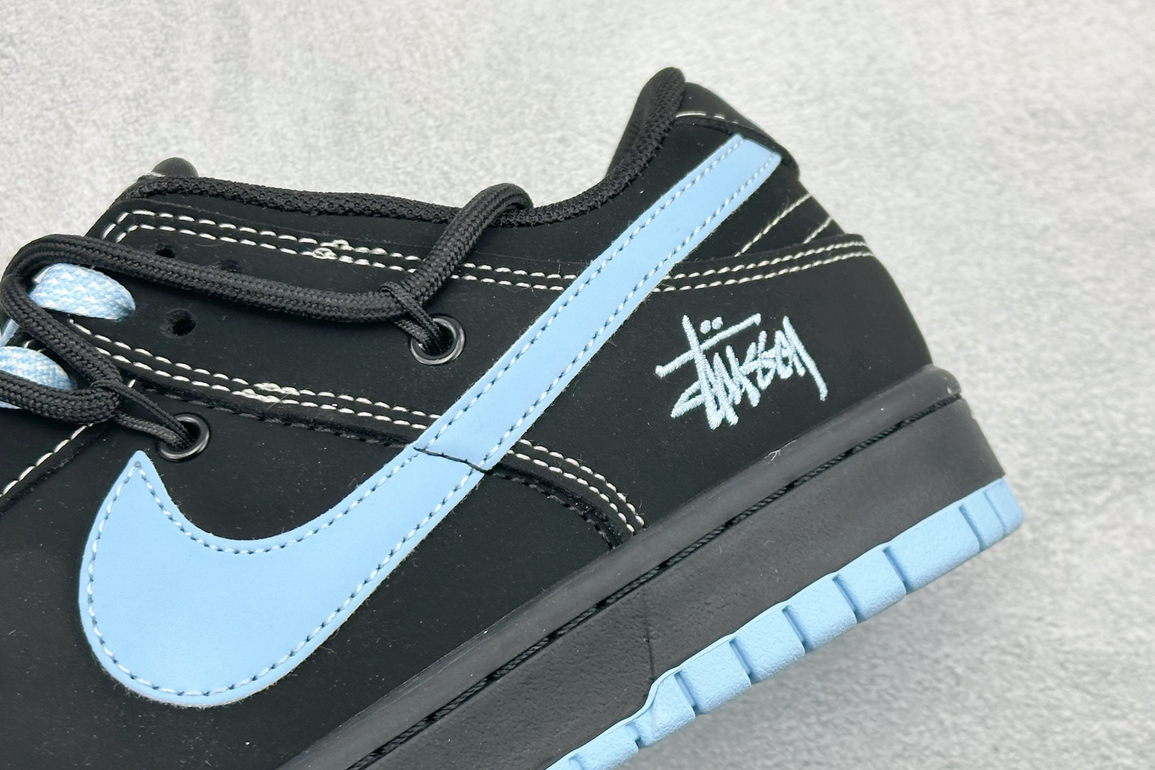 280 街头顶流联名炸场!Nike SB Dunk Low × Stüssy 斯图西联名 JP2026-105-Chinese UA Cheap High Quatity Brand Clothes Bags handbags Sneakers wholesale wholesaler seller from China Factory suppliers Fashion Clothing Shoes best Quality Beautiful Price 280 街头顶流联名炸场!Nike SB Dunk Low × Stüssy 斯图西联名 JP2026-105