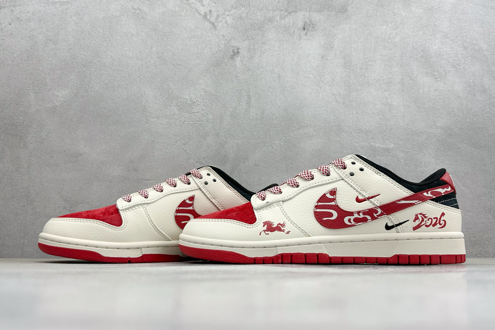 Nike SB Dunk Low 马年限定款 高端定制 低帮休闲板鞋 FC1688-244 Nike SB Dunk Low 马年限定款 高端定制 低帮休闲板鞋 FC1688-244