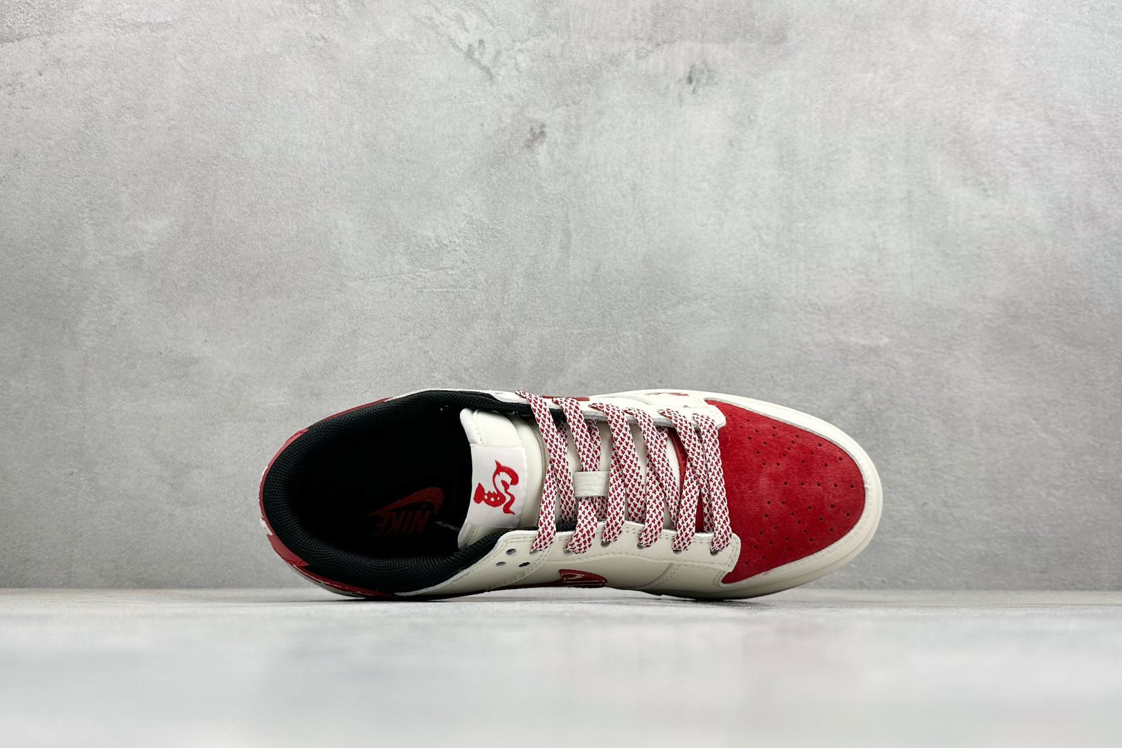 Nike SB Dunk Low 马年限定款 高端定制 低帮休闲板鞋 FC1688-244 Nike SB Dunk Low 马年限定款 高端定制 低帮休闲板鞋 FC1688-244