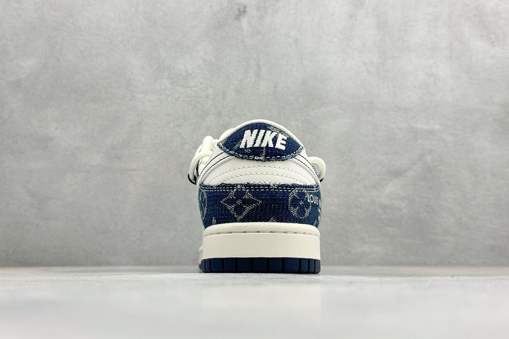 XC版Nike SB Dunk Low 单宁牛仔老花 绑带 高端定制 低帮休闲板鞋 YX5066-397 XC版Nike SB Dunk Low 单宁牛仔老花 绑带 高端定制 低帮休闲板鞋 YX5066-397