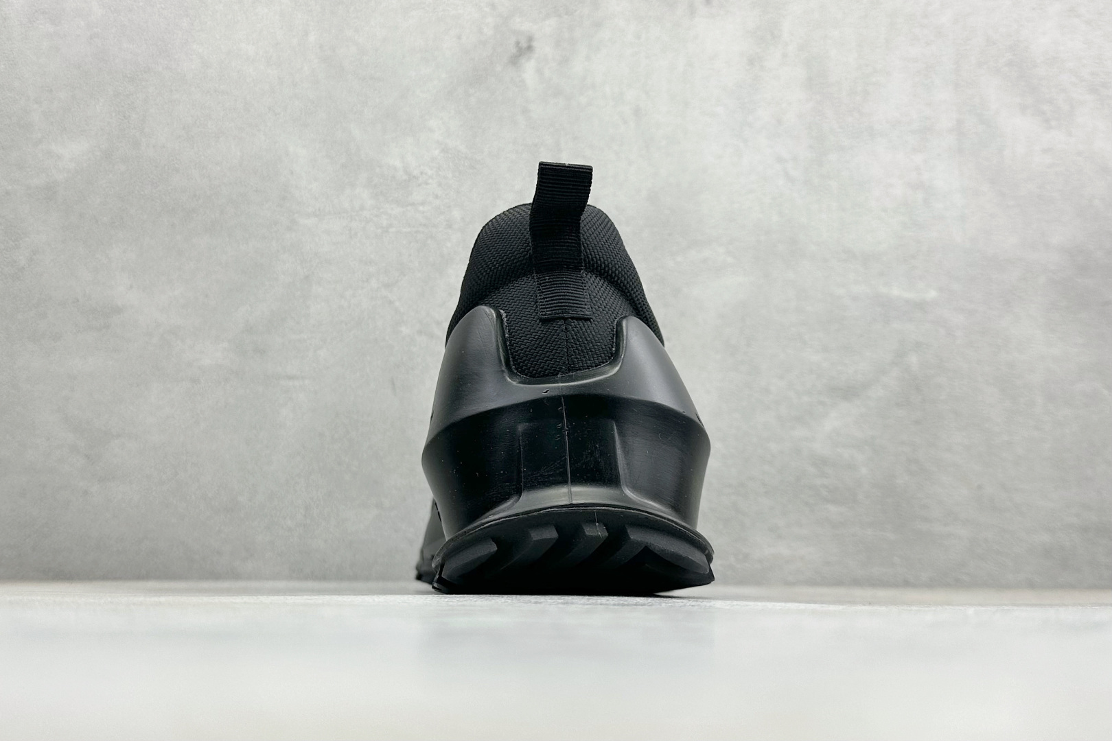 ECCO爱步跑步鞋百搭舒适 秋冬新款厚底休闲运动鞋男鞋 800874-010 ECCO爱步跑步鞋百搭舒适 秋冬新款厚底休闲运动鞋男鞋 800874-010