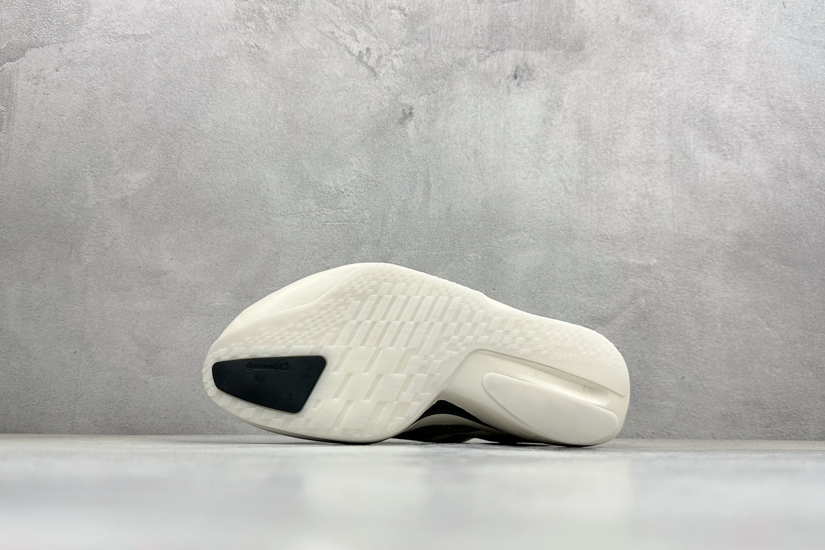 Adidas ADIZERO ADIOS 5 M 马拉松竞速专业跑鞋 CELERMESH针织网面非常轻薄 K18296 Adidas ADIZERO ADIOS 5 M 马拉松竞速专业跑鞋 CELERMESH针织网面非常轻薄 K18296