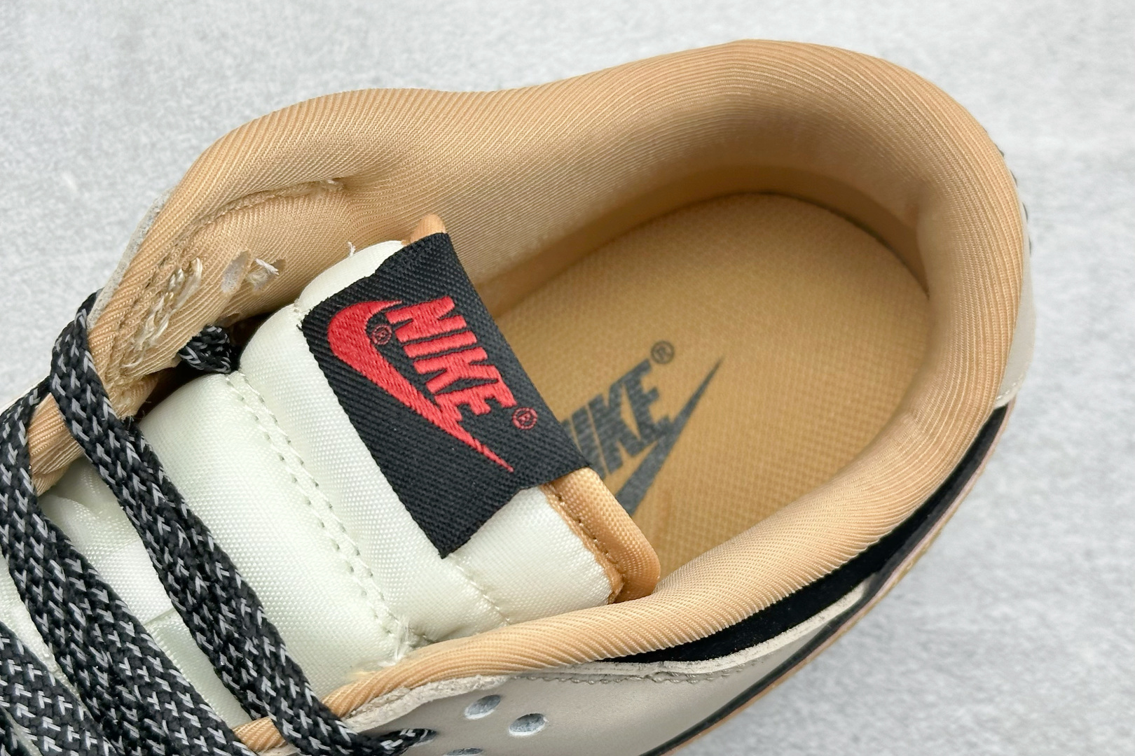 Nike SB Dunk Low “Supreme联名——创意彩虹拼接” 高端定制 低帮休闲板鞋 SJ8888-008 Nike SB Dunk Low “Supreme联名——创意彩虹拼接” 高端定制 低帮休闲板鞋 SJ8888-008