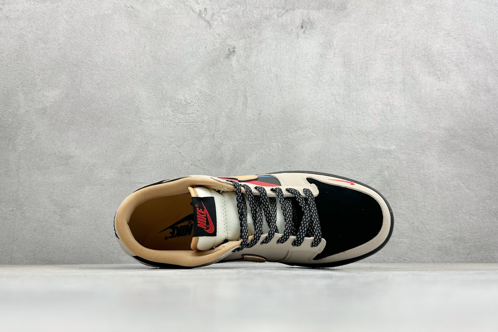Nike SB Dunk Low “Supreme联名——创意彩虹拼接” 高端定制 低帮休闲板鞋 SJ8888-008 Nike SB Dunk Low “Supreme联名——创意彩虹拼接” 高端定制 低帮休闲板鞋 SJ8888-008