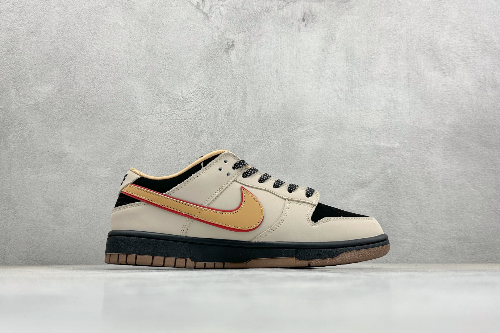 Nike SB Dunk Low “Supreme联名——创意彩虹拼接” 高端定制 低帮休闲板鞋 SJ8888-008 Nike SB Dunk Low “Supreme联名——创意彩虹拼接” 高端定制 低帮休闲板鞋 SJ8888-008