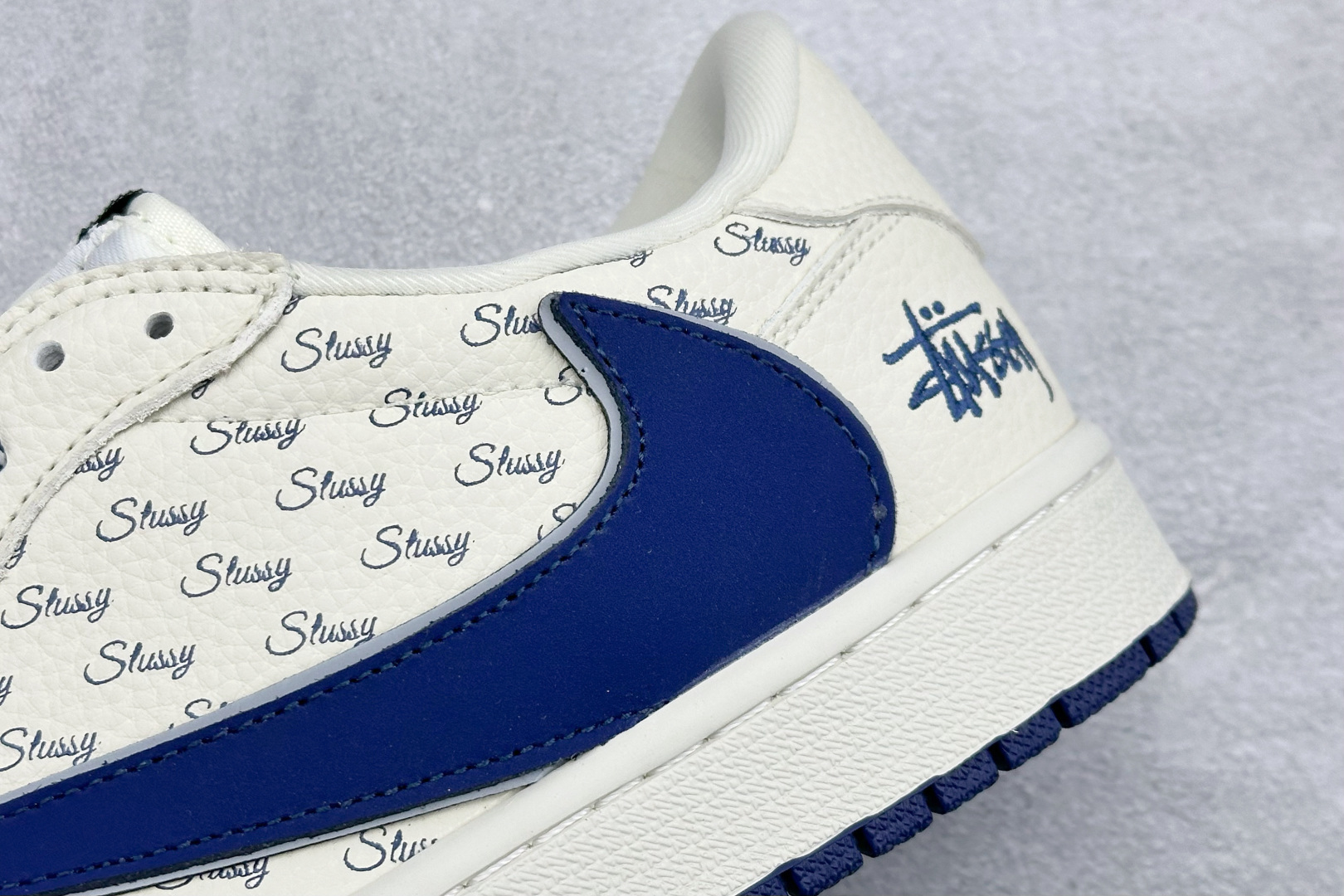 Air Jordan 1 Low AJ1 乔1联名款 高端定制 低帮休闲板鞋 米白鞋 LD2028-065 Air Jordan 1 Low AJ1 乔1联名款 高端定制 低帮休闲板鞋 米白鞋 LD2028-065