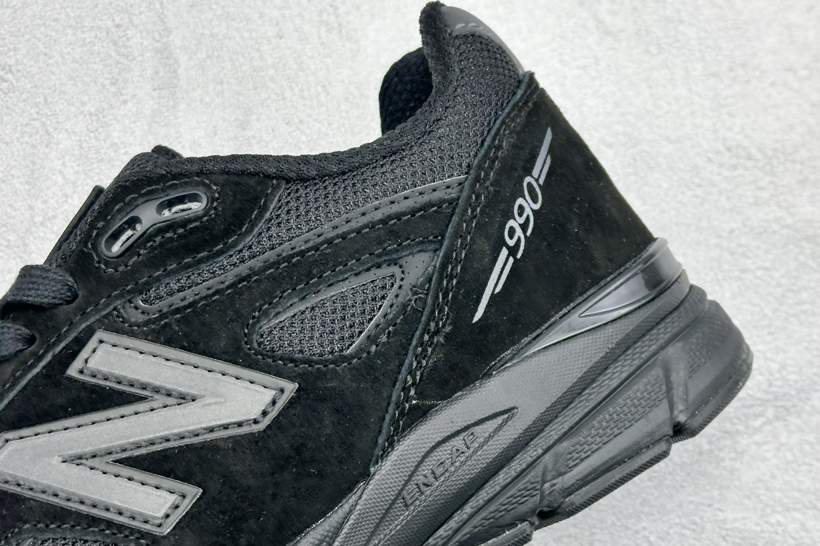 DS版New Balance 新百伦 990V4系列联名款复古休闲跑步鞋 M990BB4 DS版New Balance 新百伦 990V4系列联名款复古休闲跑步鞋 M990BB4